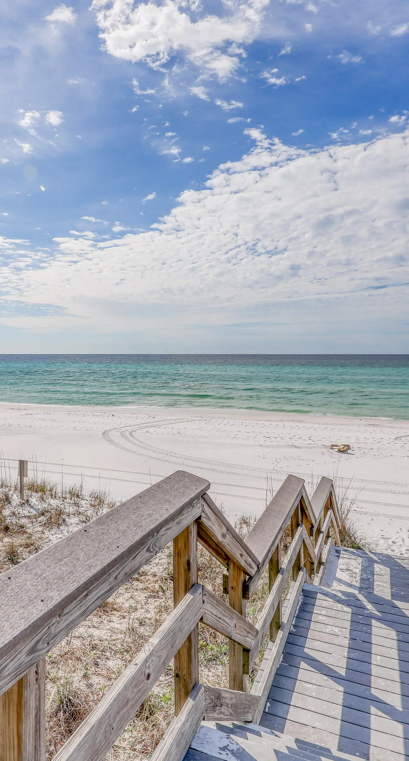 Beachview Condo with full kitchen, shared pool and beach access