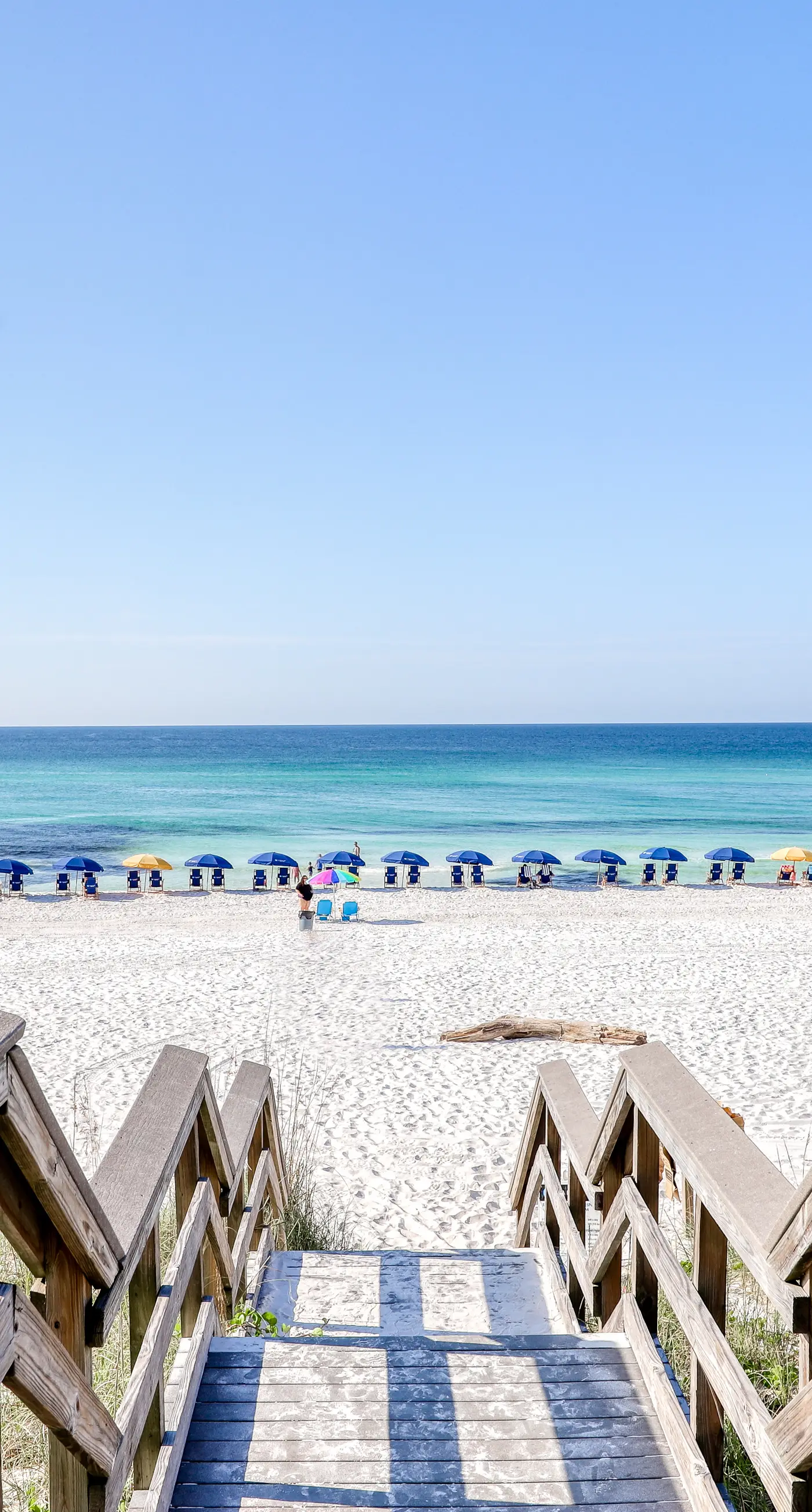 Beachview Condo with full kitchen, shared pool and beach access