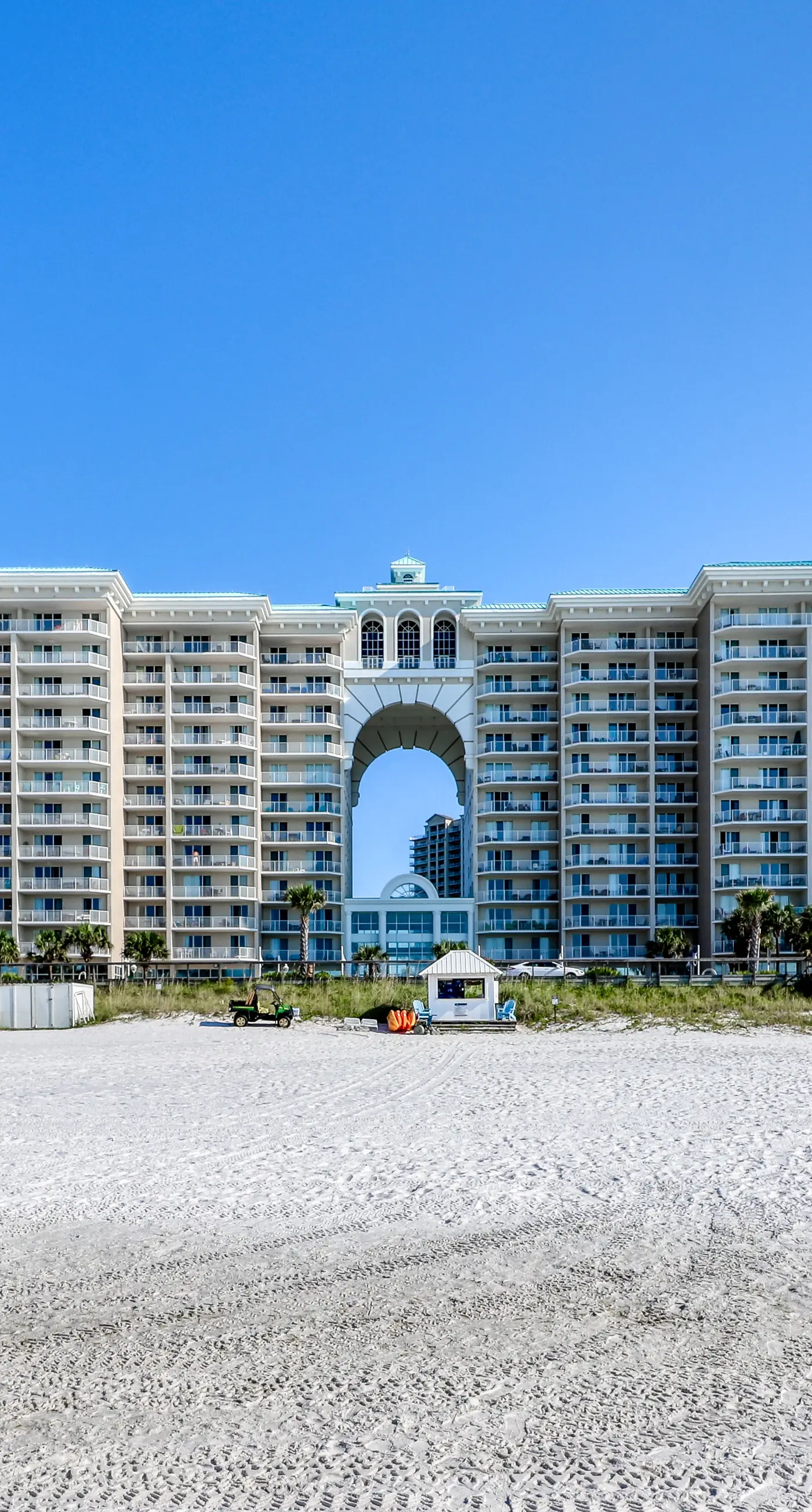 Beachview Condo with full kitchen, shared pool and beach access