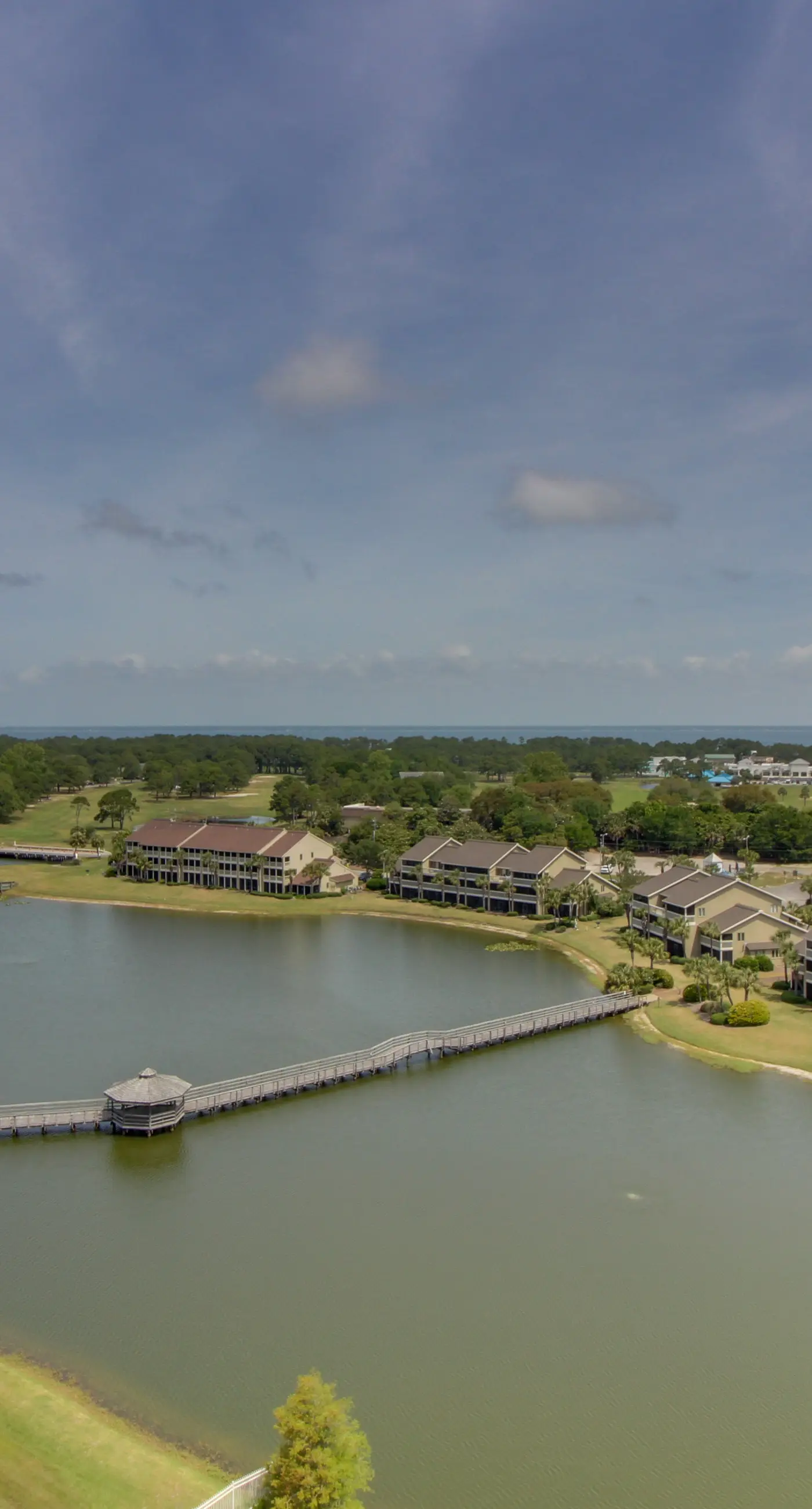 Beachview Condo with full kitchen, shared pool and beach access