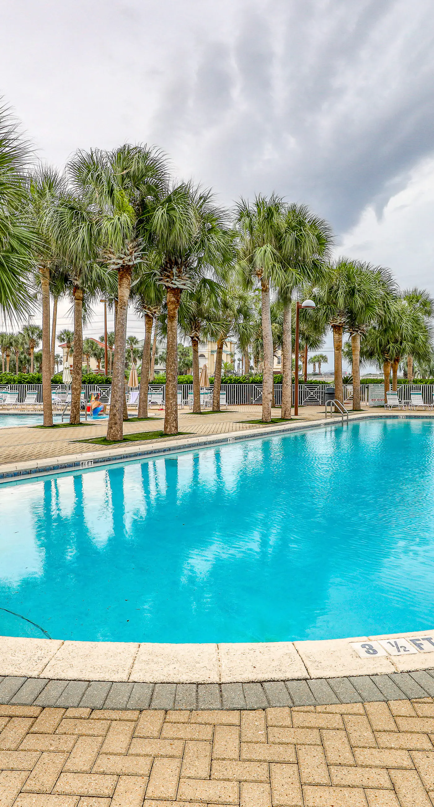 Bright & comfortable gulf-side condo overlooking beach with WiFi, pool, central AC