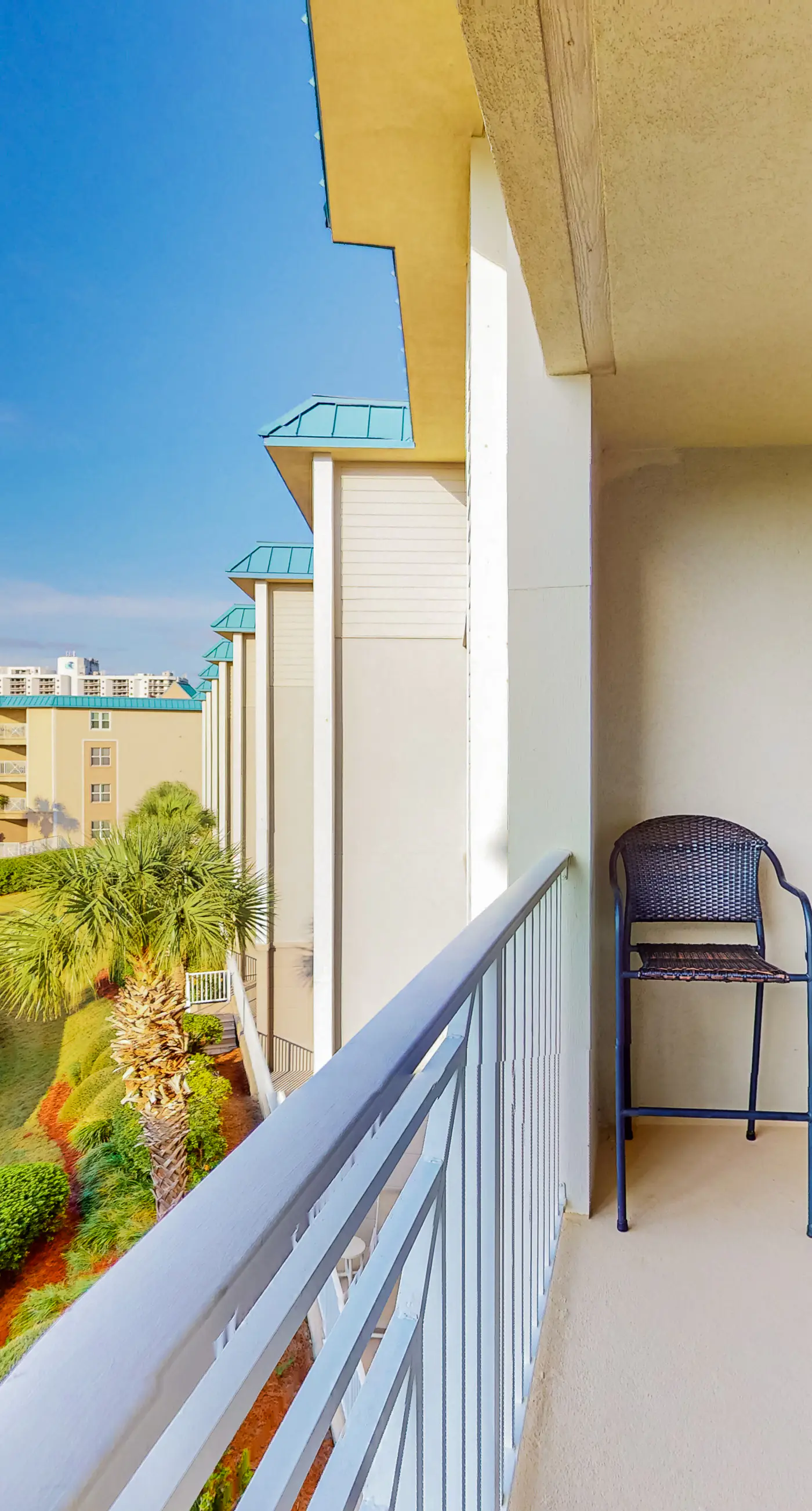 Bright & comfortable gulf-side condo overlooking beach with WiFi, pool, central AC
