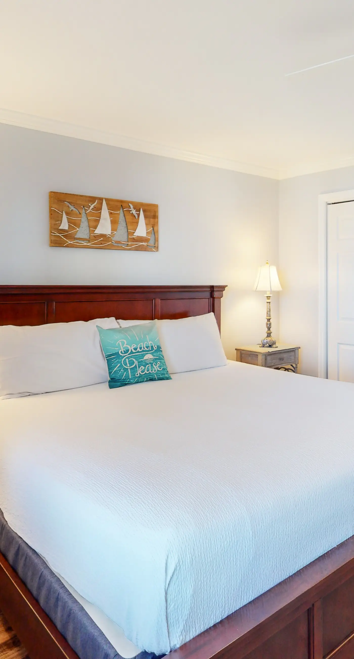 Bright & comfortable gulf-side condo overlooking beach with WiFi, pool, central AC