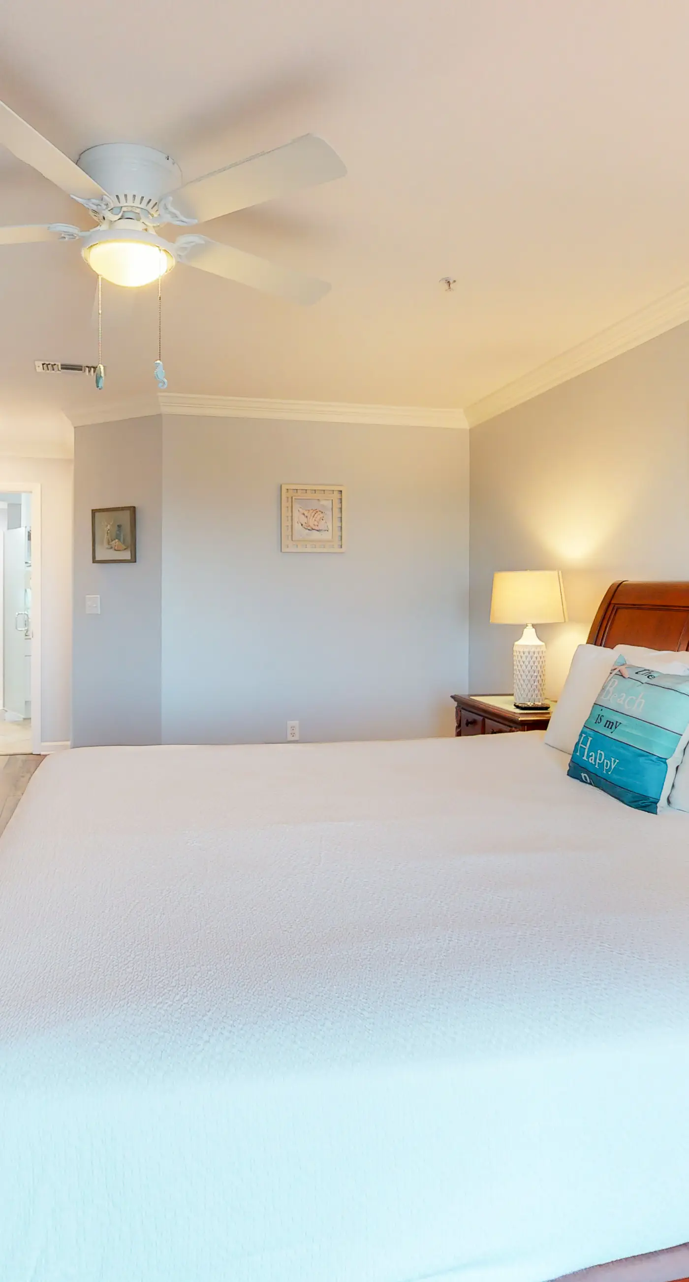 Bright & comfortable gulf-side condo overlooking beach with WiFi, pool, central AC