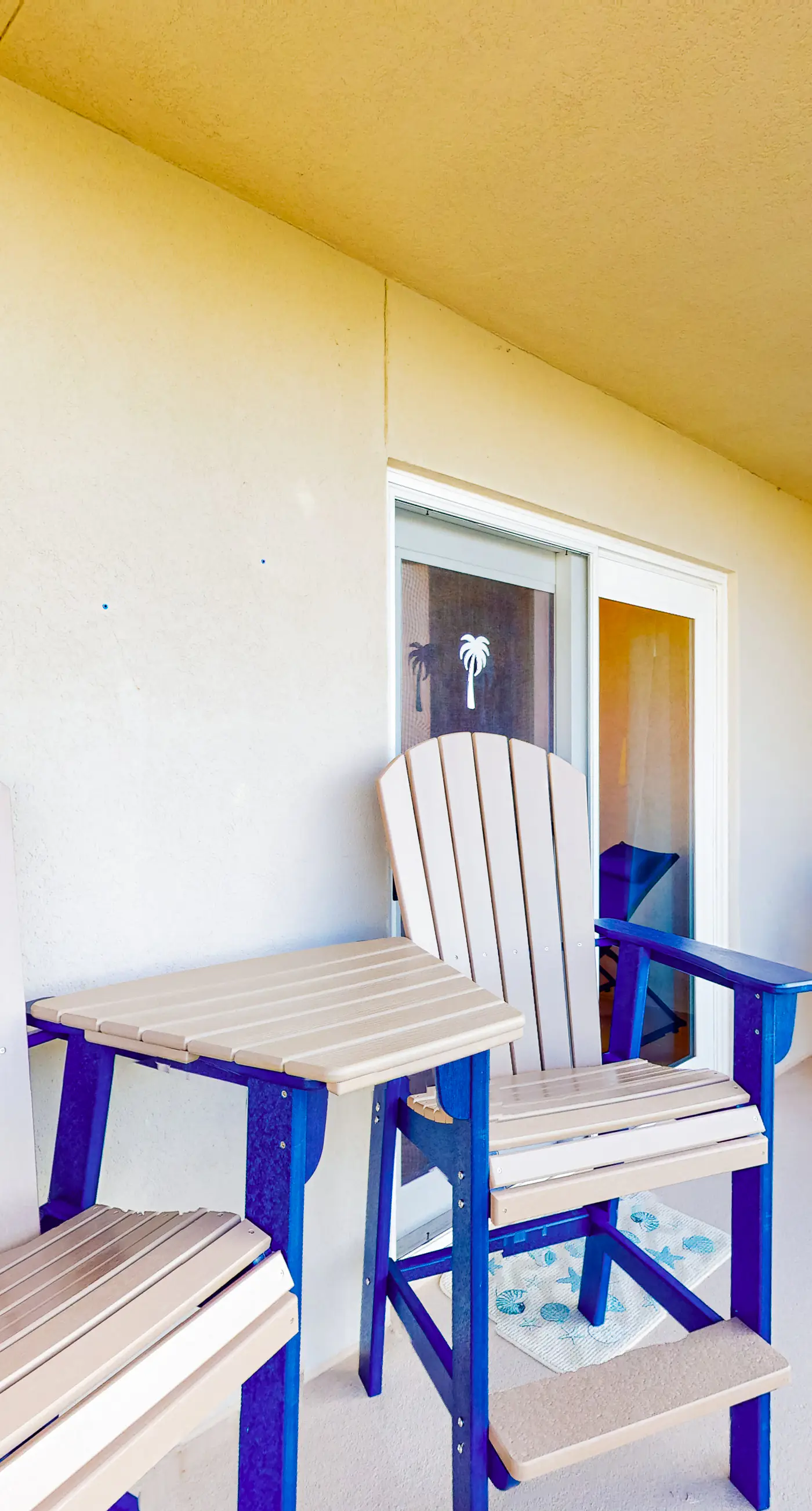 Bright & comfortable gulf-side condo overlooking beach with WiFi, pool, central AC