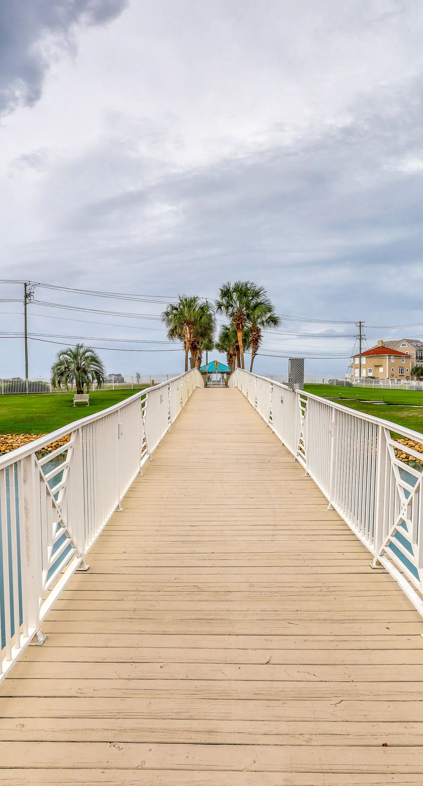 Bright & comfortable gulf-side condo overlooking beach with WiFi, pool, central AC
