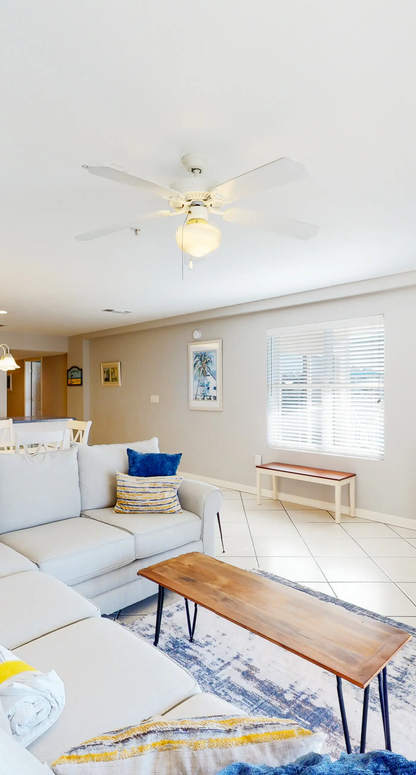 Colorful, third-floor condo w/partial gulf views, shared outdoor pool and tennis