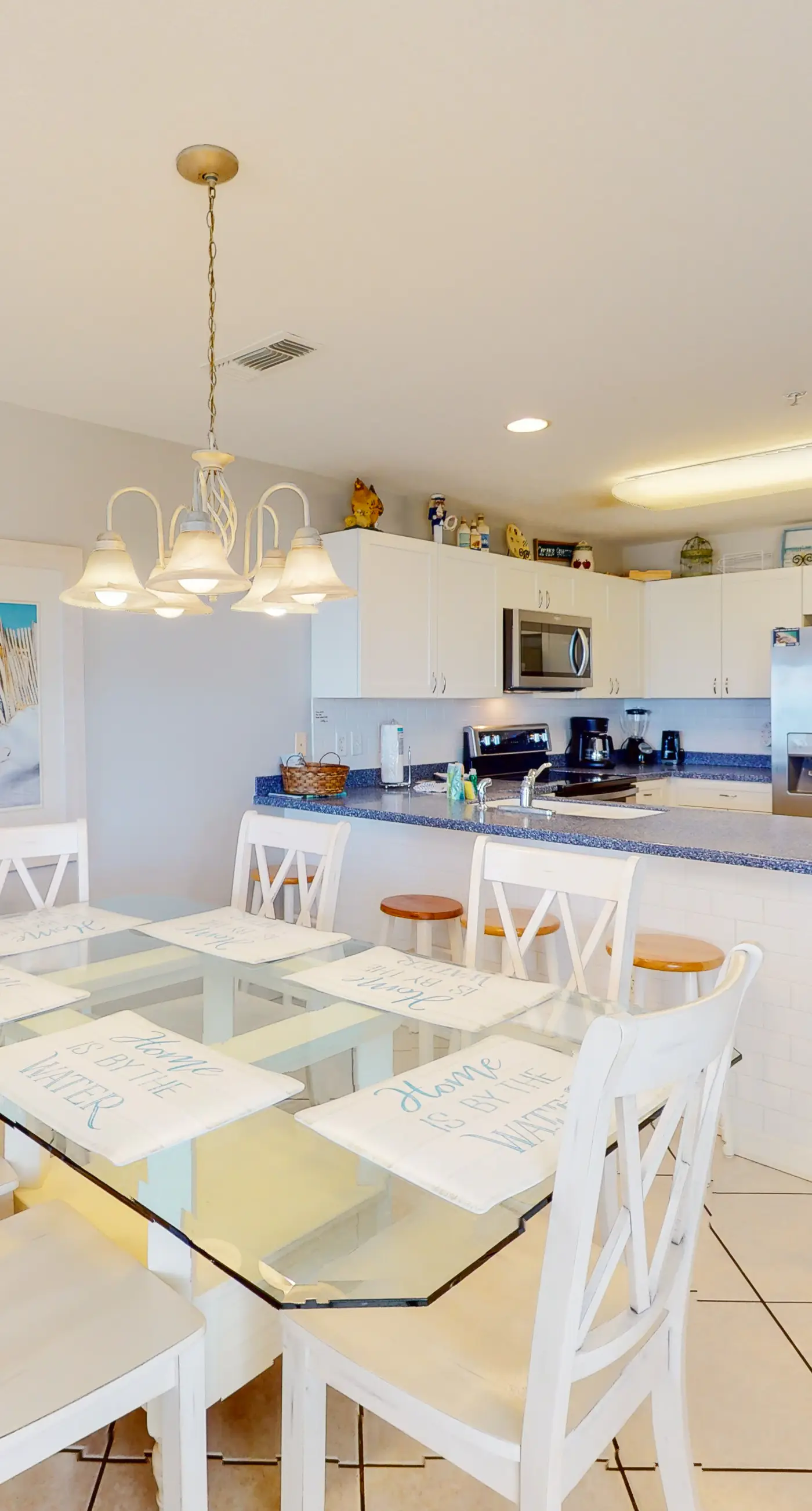 Colorful, third-floor condo w/partial gulf views, shared outdoor pool and tennis