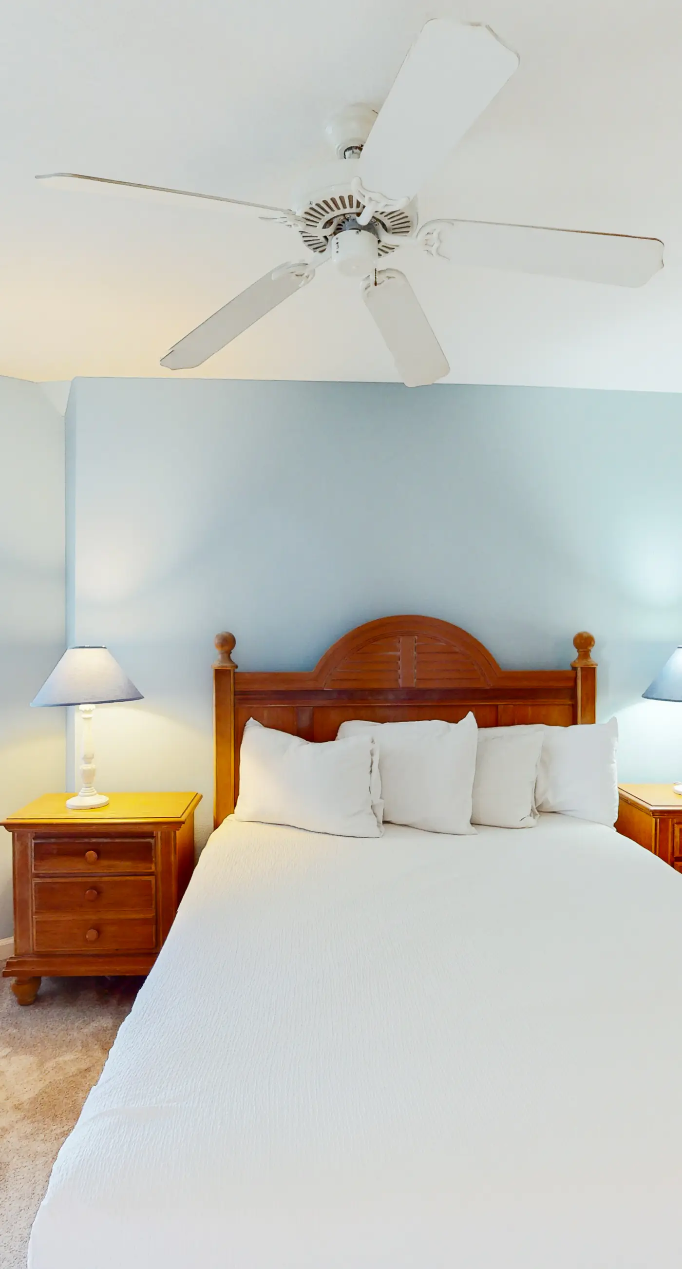 Colorful, third-floor condo w/partial gulf views, shared outdoor pool and tennis