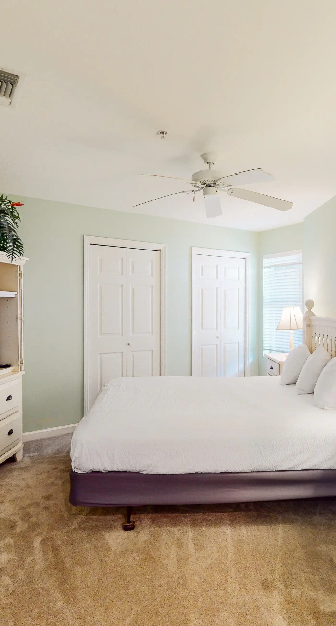 Colorful, third-floor condo w/partial gulf views, shared outdoor pool and tennis