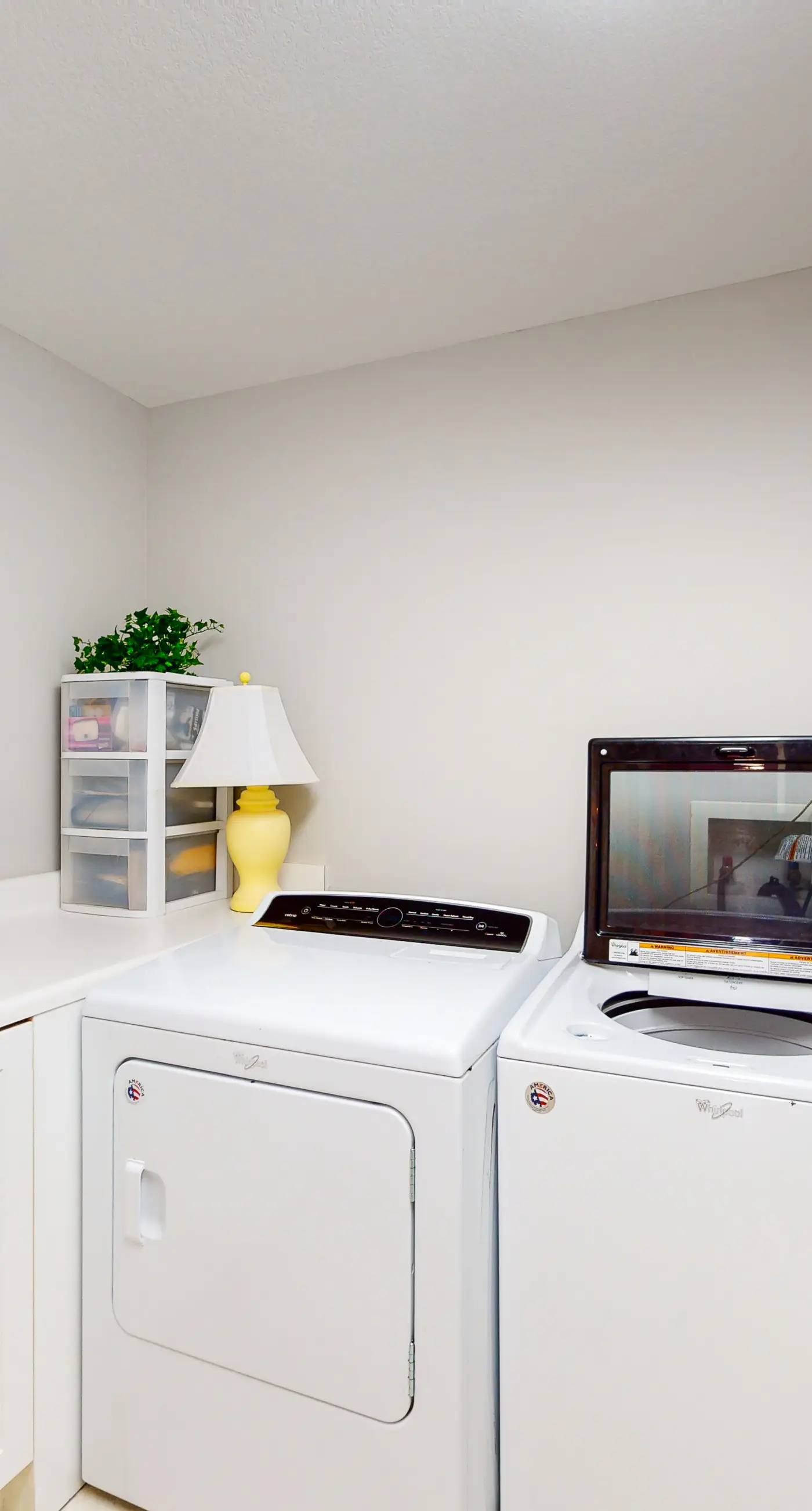 Colorful, third-floor condo w/partial gulf views, shared outdoor pool and tennis