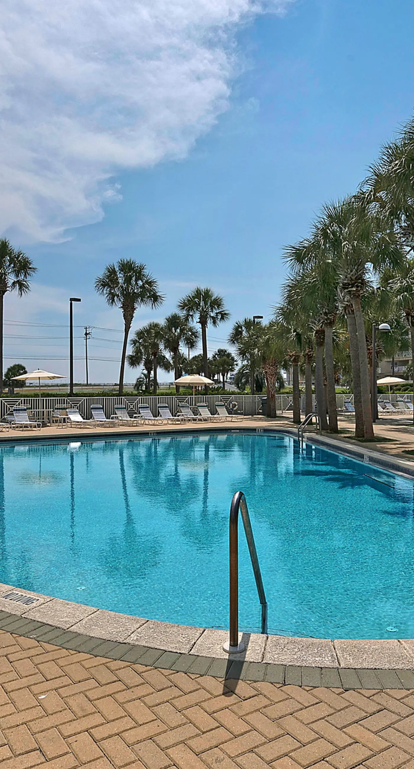 Colorful, third-floor condo w/partial gulf views, shared outdoor pool and tennis