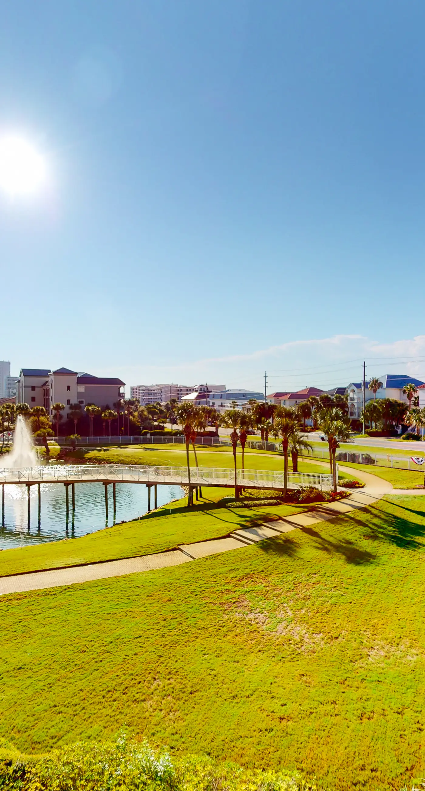 Colorful, third-floor condo w/partial gulf views, shared outdoor pool and tennis