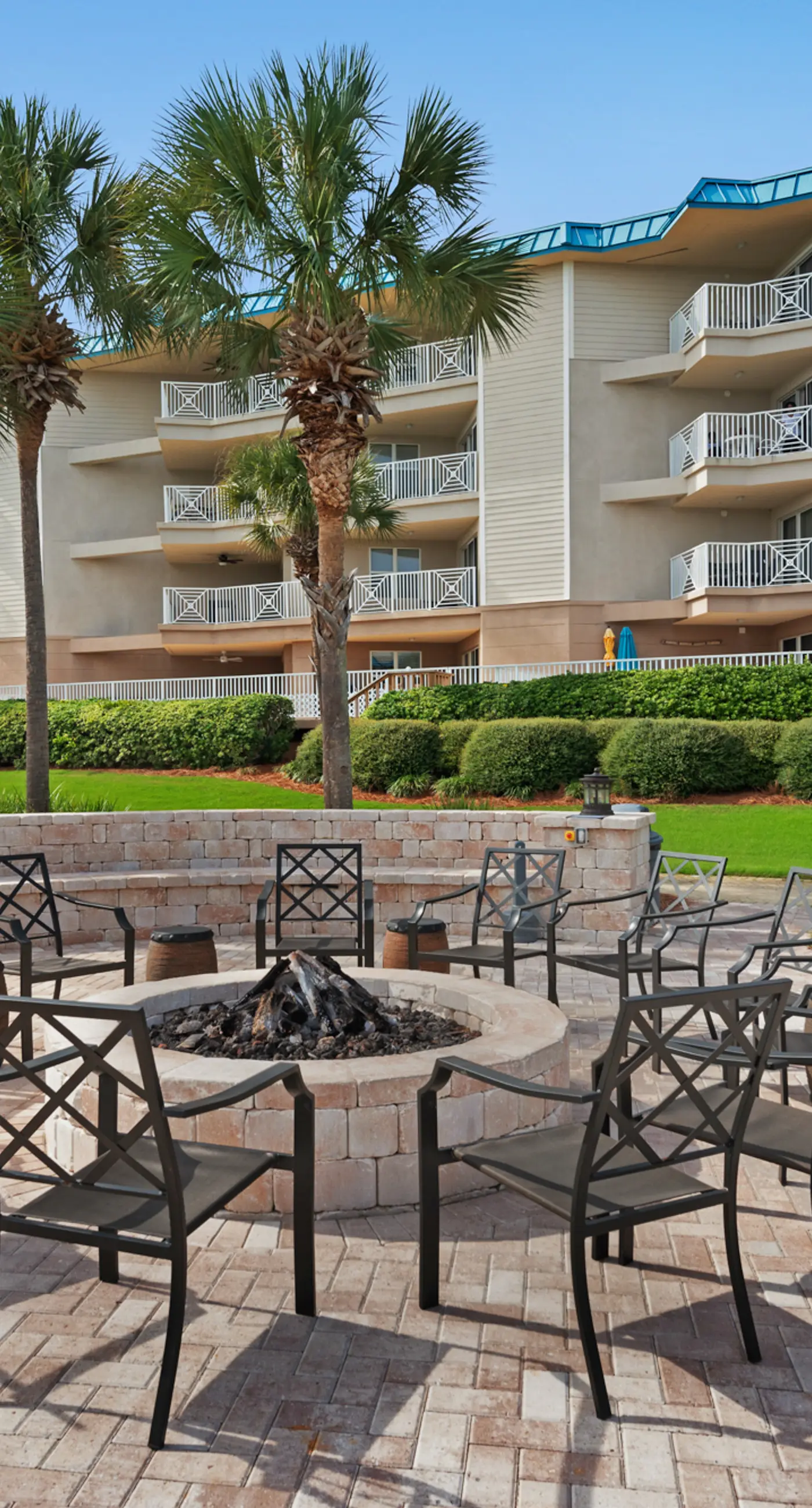 Colorful, third-floor condo w/partial gulf views, shared outdoor pool and tennis