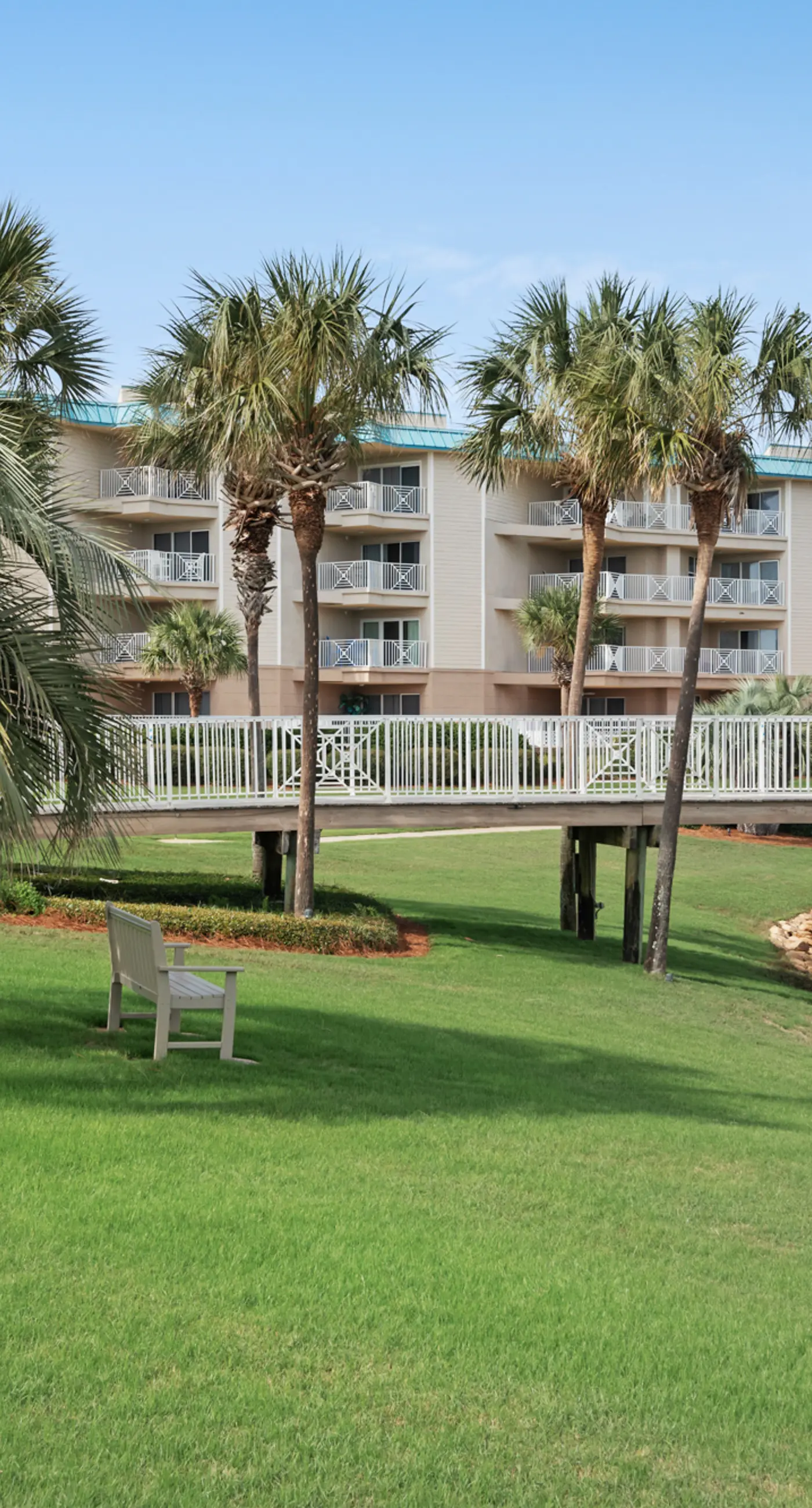 Colorful, third-floor condo w/partial gulf views, shared outdoor pool and tennis