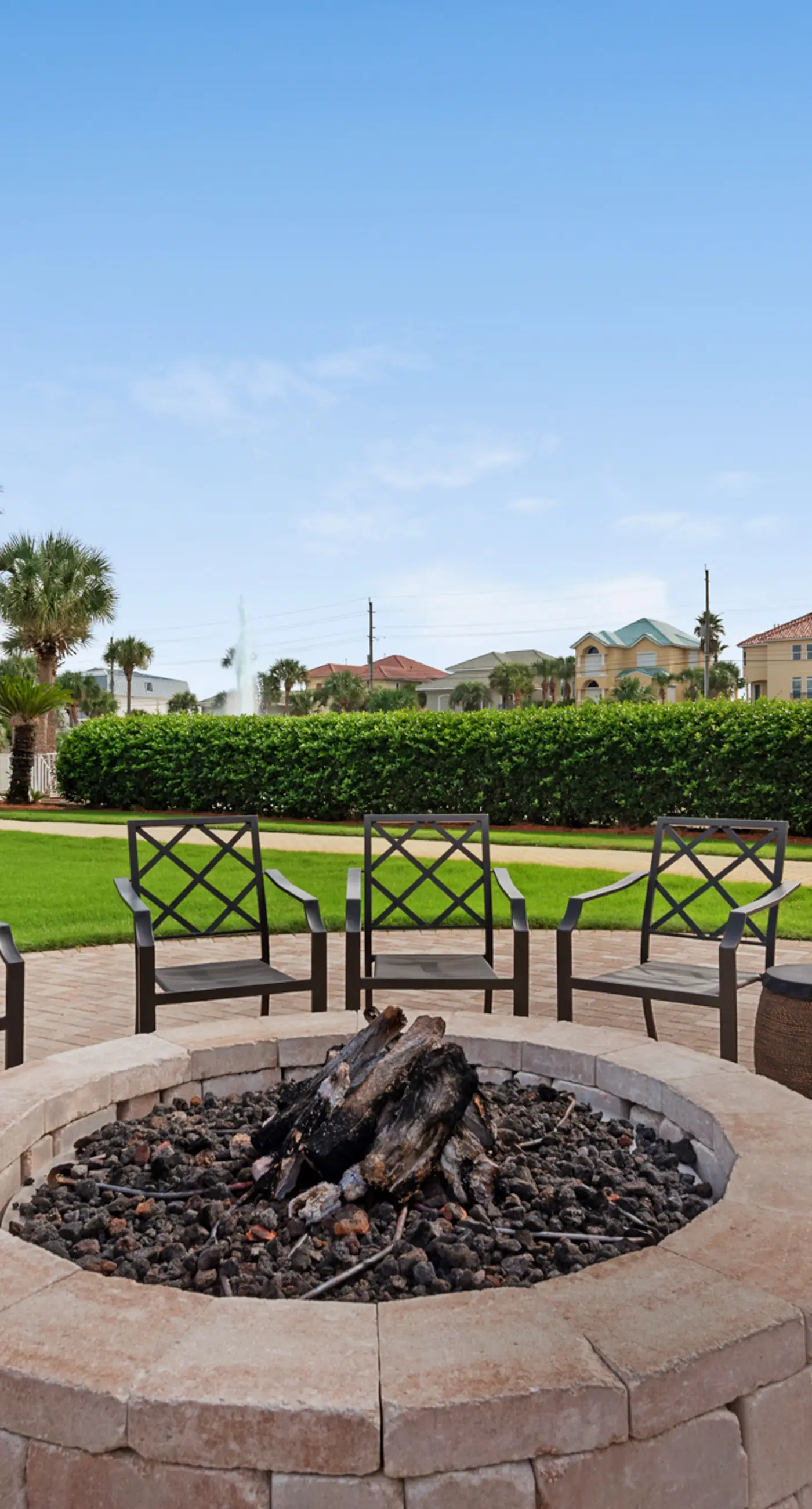 Colorful, third-floor condo w/partial gulf views, shared outdoor pool and tennis