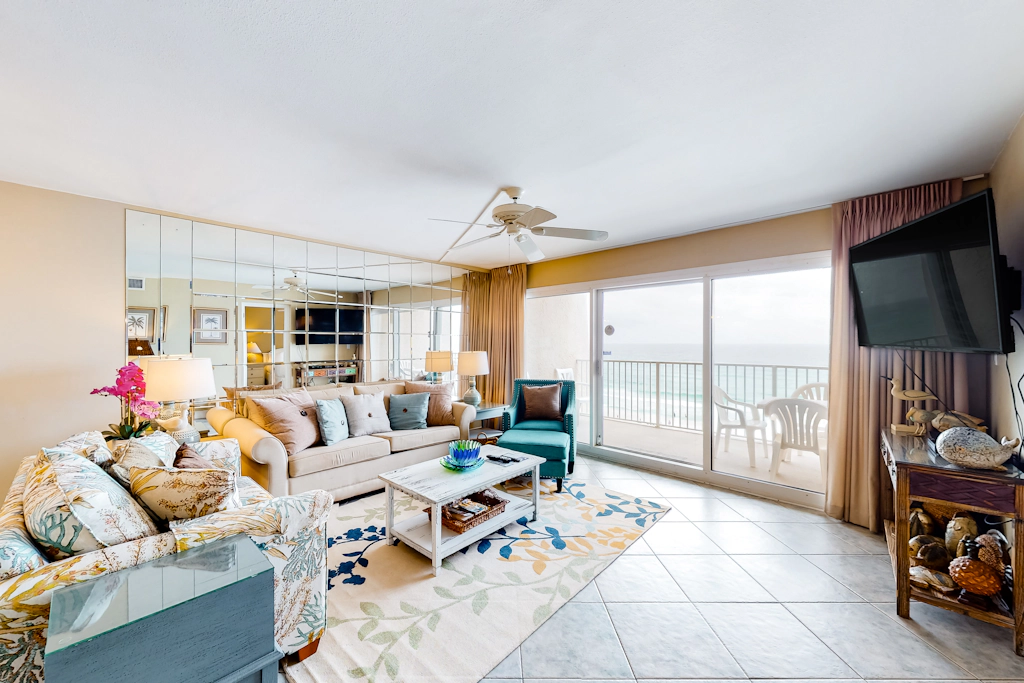 Gulf-front Condo on Fifth Floor with beach Views, pool & Gym