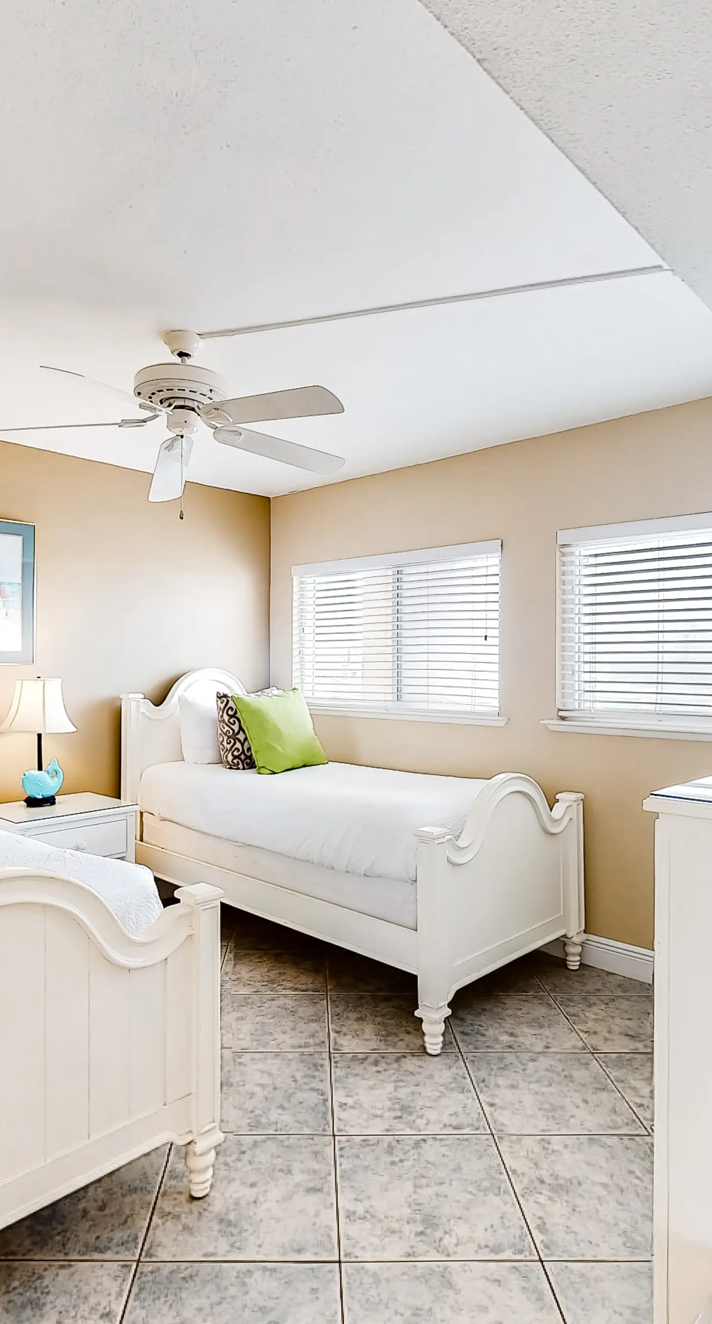 Gulf-front Condo on Fifth Floor with beach Views, pool & Gym