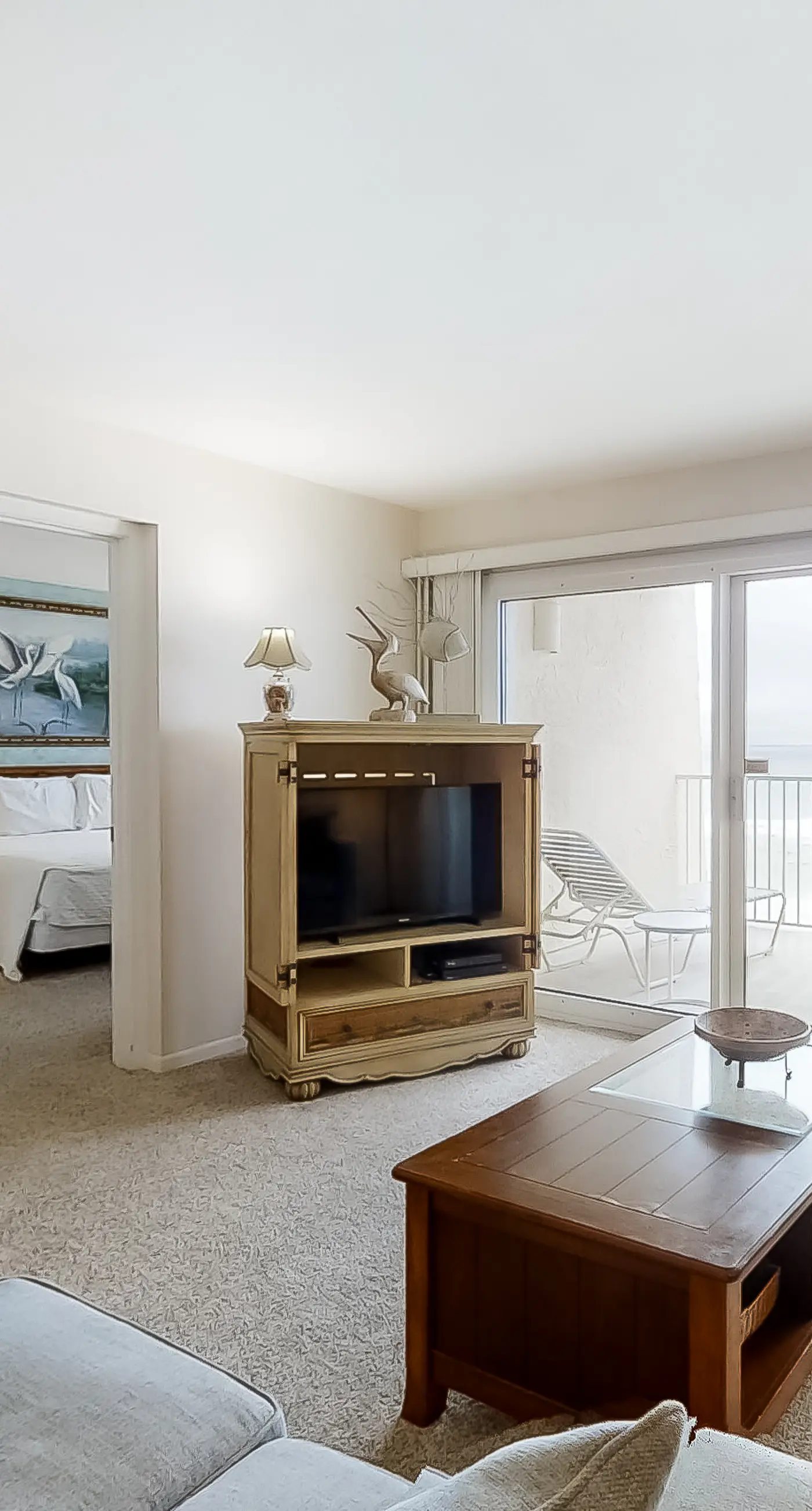 Bright oceanfront condo on 3rd floor with Gulf views, outdoor pool & gym