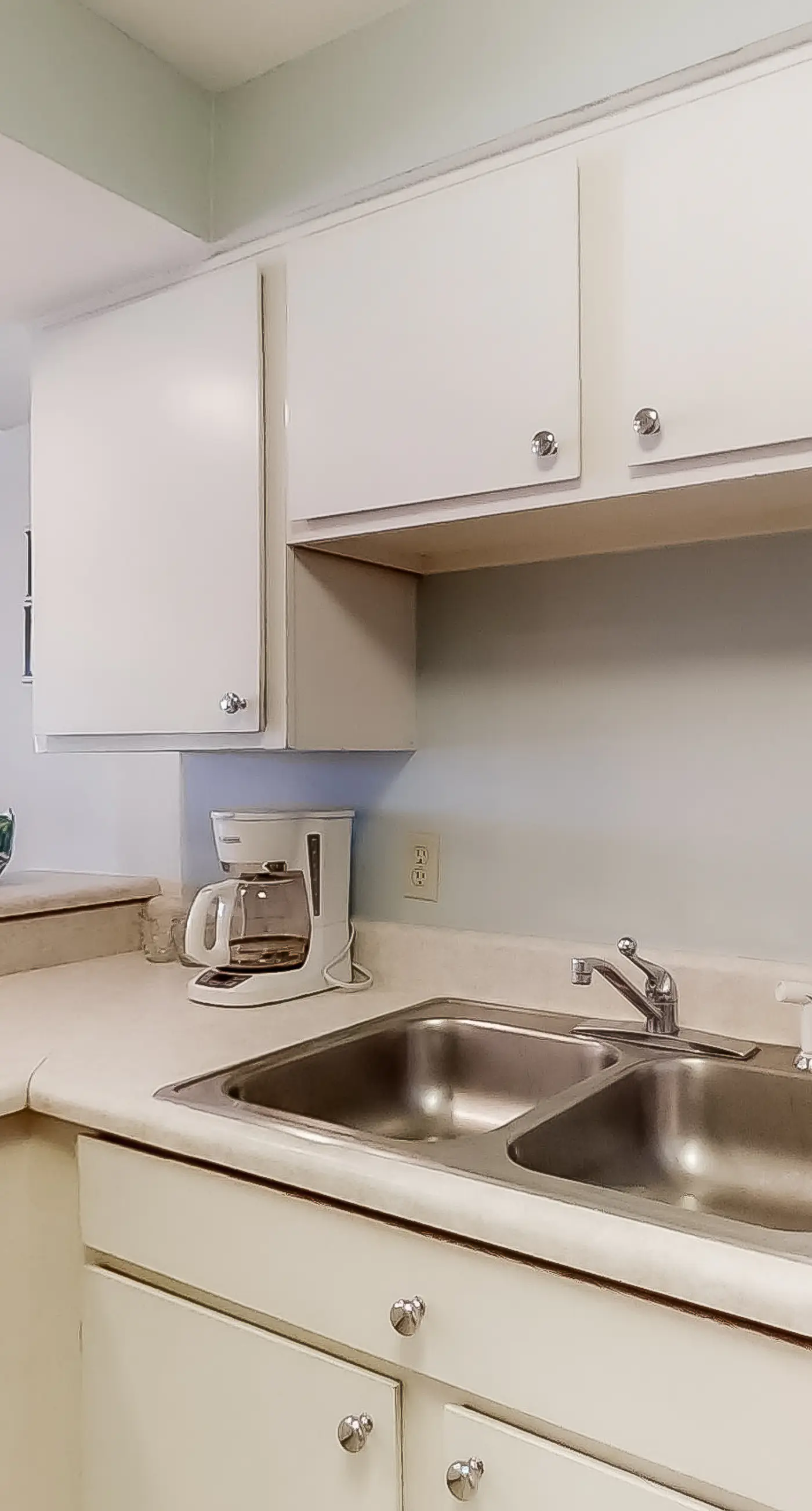 Bright oceanfront condo on 3rd floor with Gulf views, outdoor pool & gym