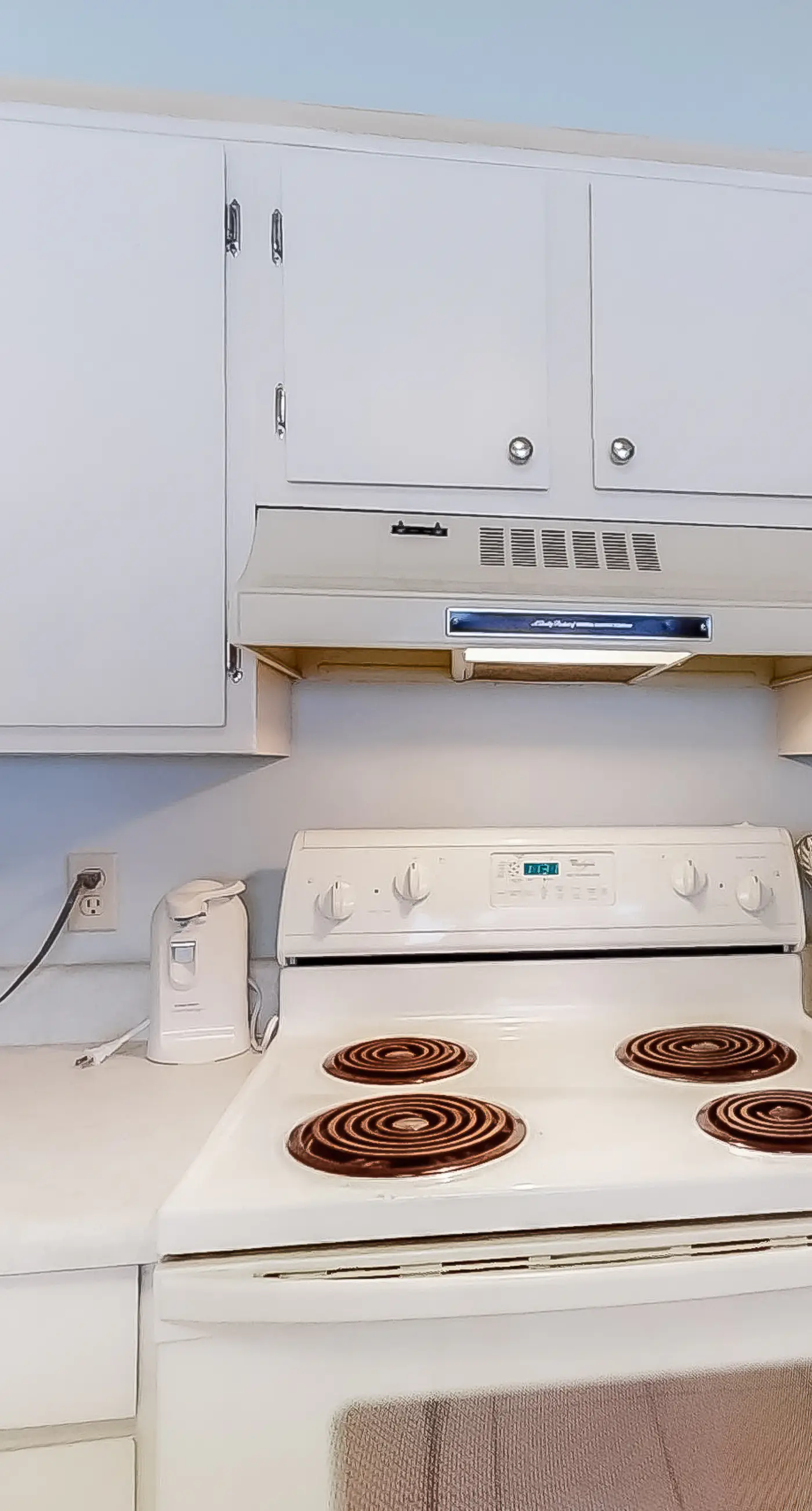 Bright oceanfront condo on 3rd floor with Gulf views, outdoor pool & gym