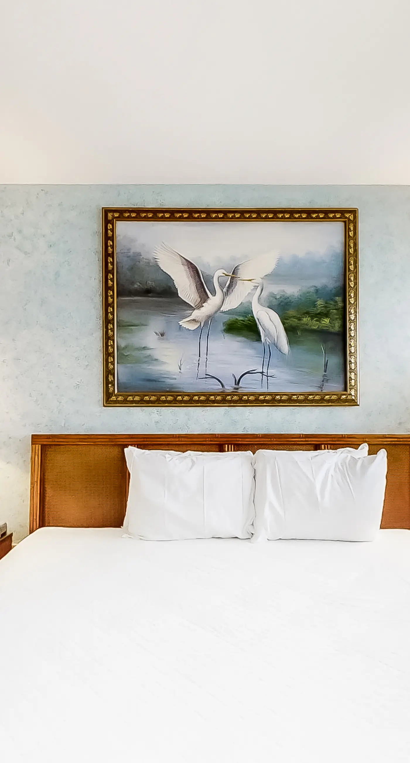 Bright oceanfront condo on 3rd floor with Gulf views, outdoor pool & gym