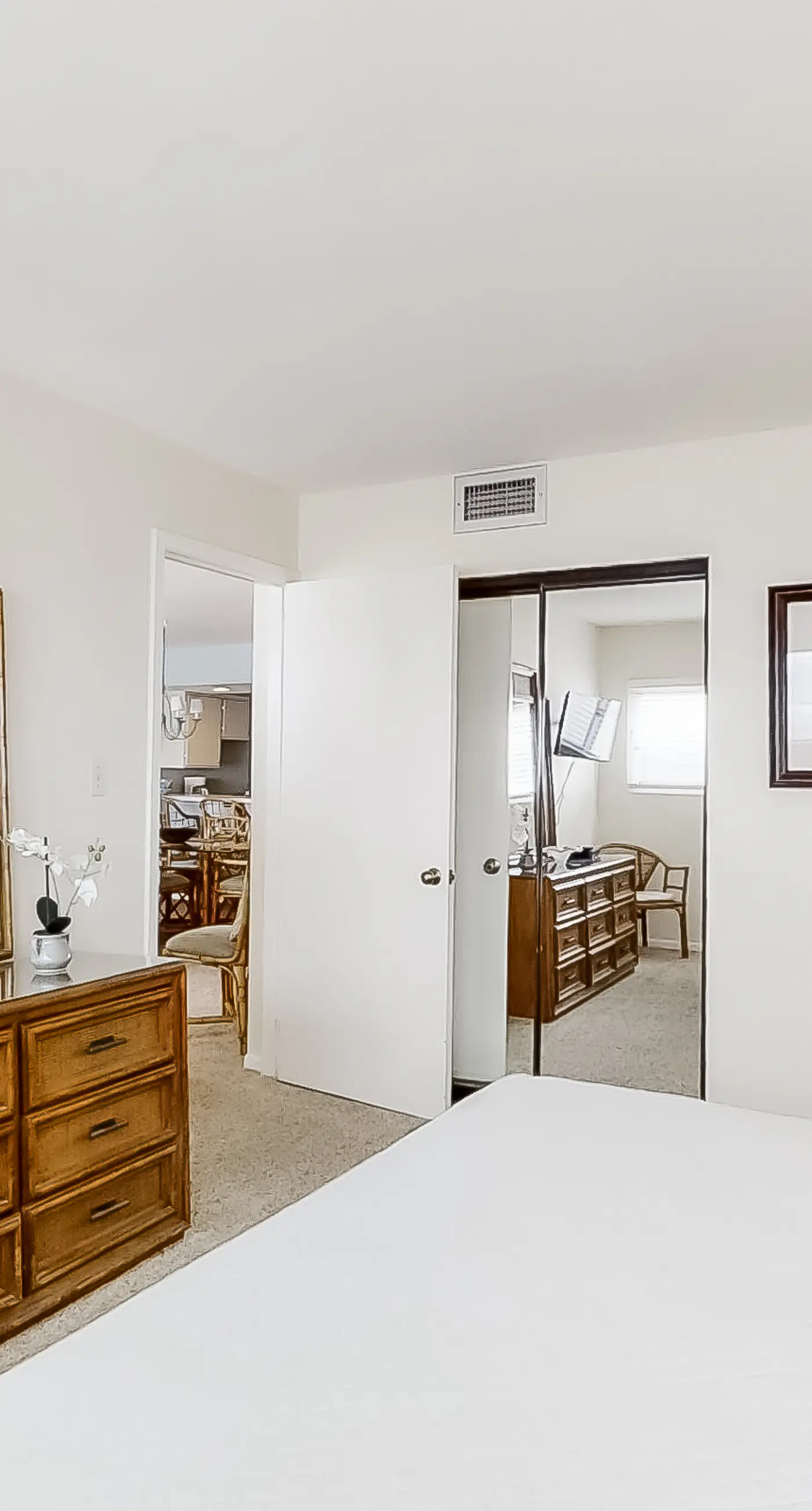 Bright oceanfront condo on 3rd floor with Gulf views, outdoor pool & gym