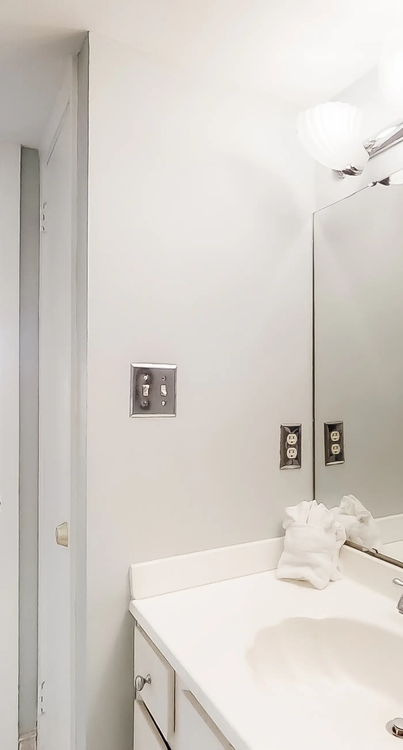 Bright oceanfront condo on 3rd floor with Gulf views, outdoor pool & gym