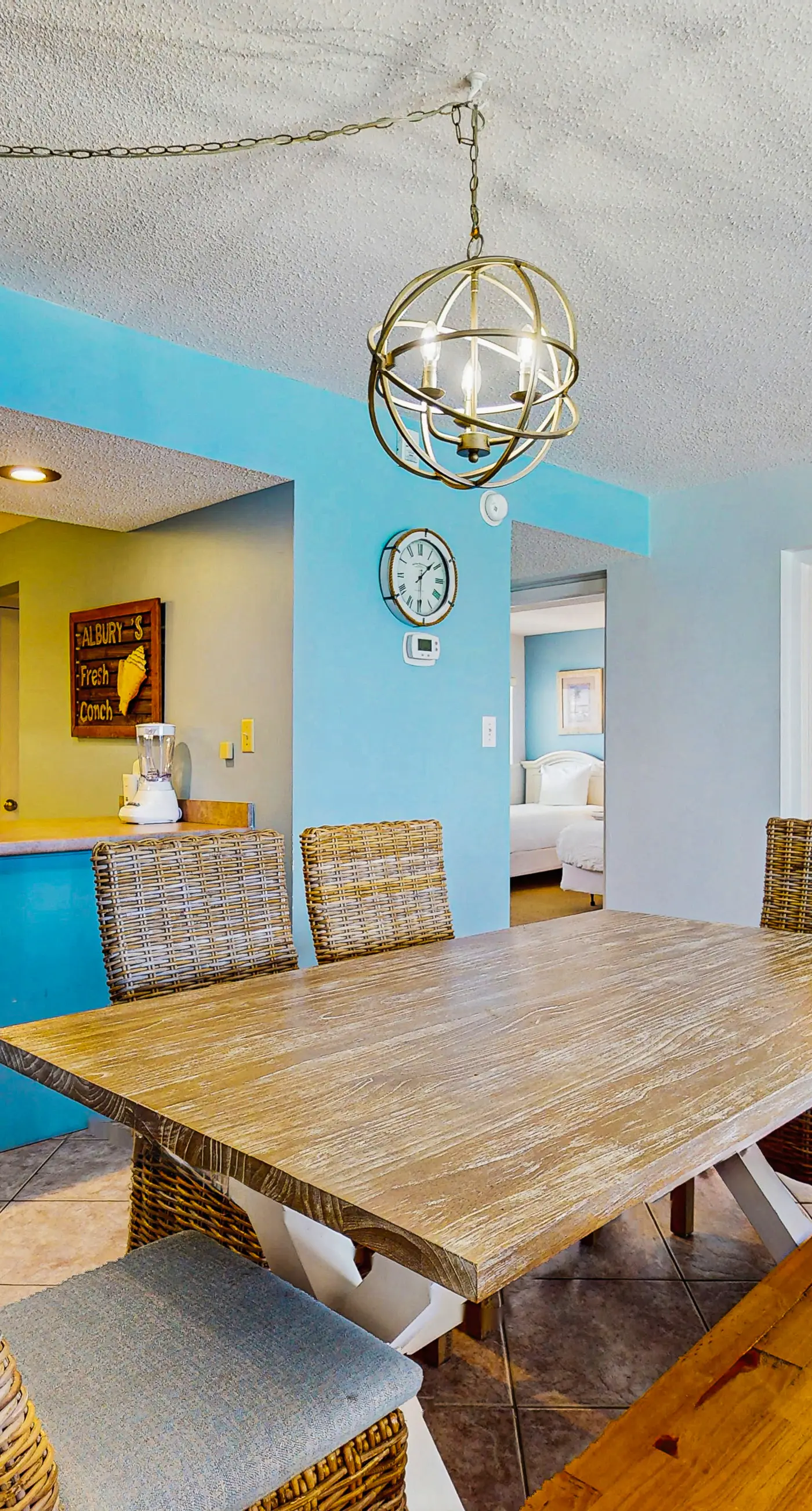 Gulf & Beachfront Condo on Fourth Floor with ocean Views, pool