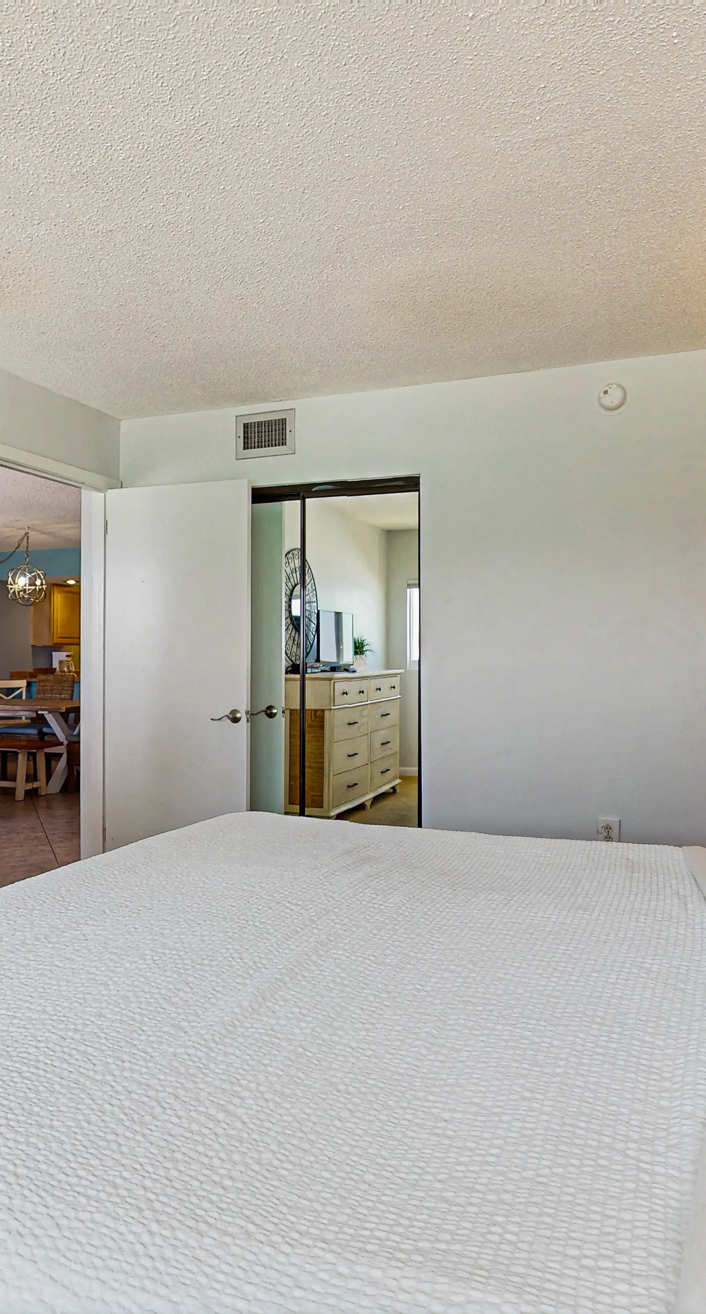 Gulf & Beachfront Condo on Fourth Floor with ocean Views, pool