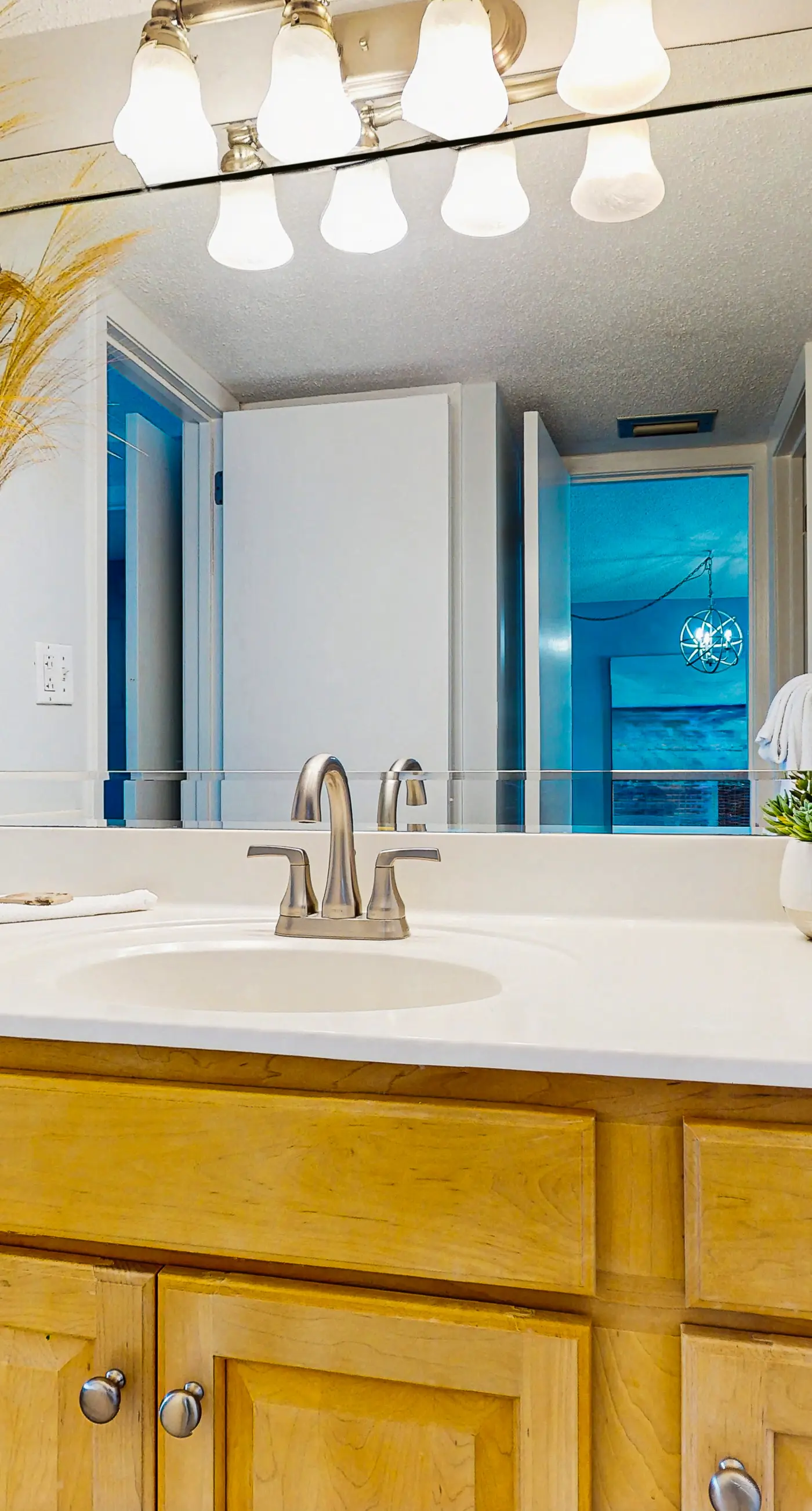 Gulf & Beachfront Condo on Fourth Floor with ocean Views, pool