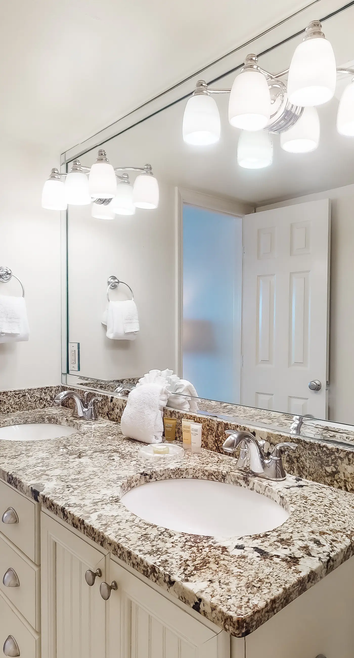 Beach & Gulf-front Condo on Fifth Floor with outdoor Pool, Gym