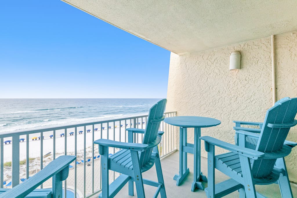 Snowbird-friendly Gulf-front condo with outdoor pool & gym