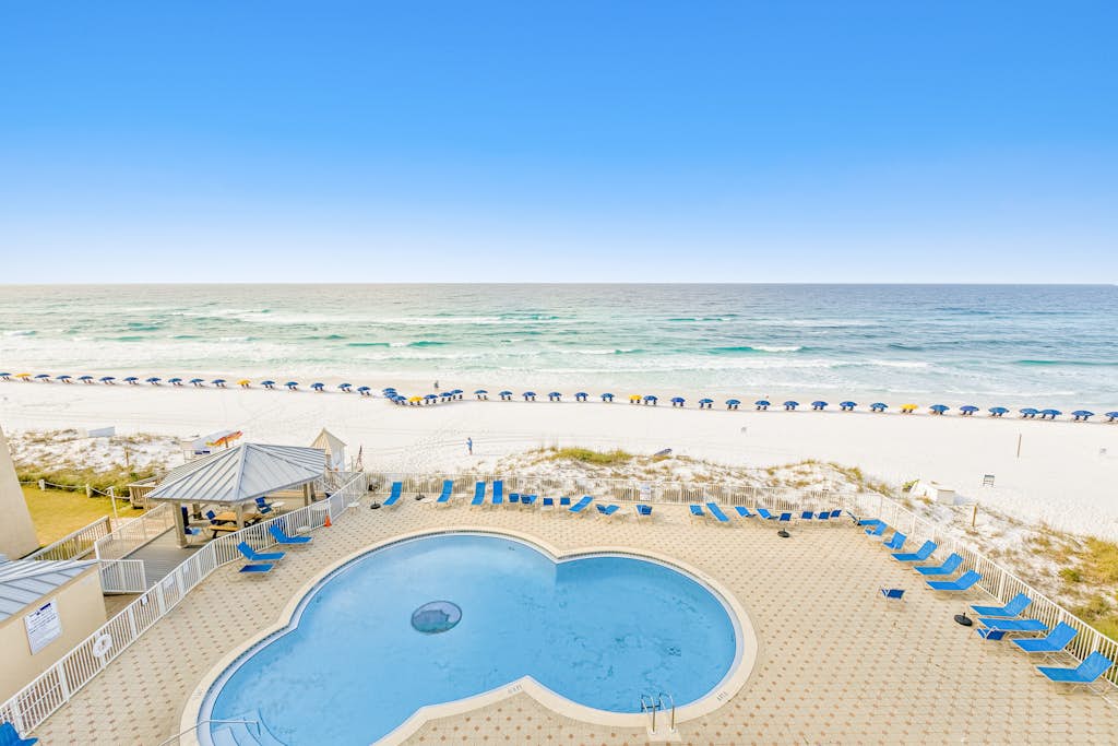 Snowbird-friendly Gulf-front condo with outdoor pool & gym