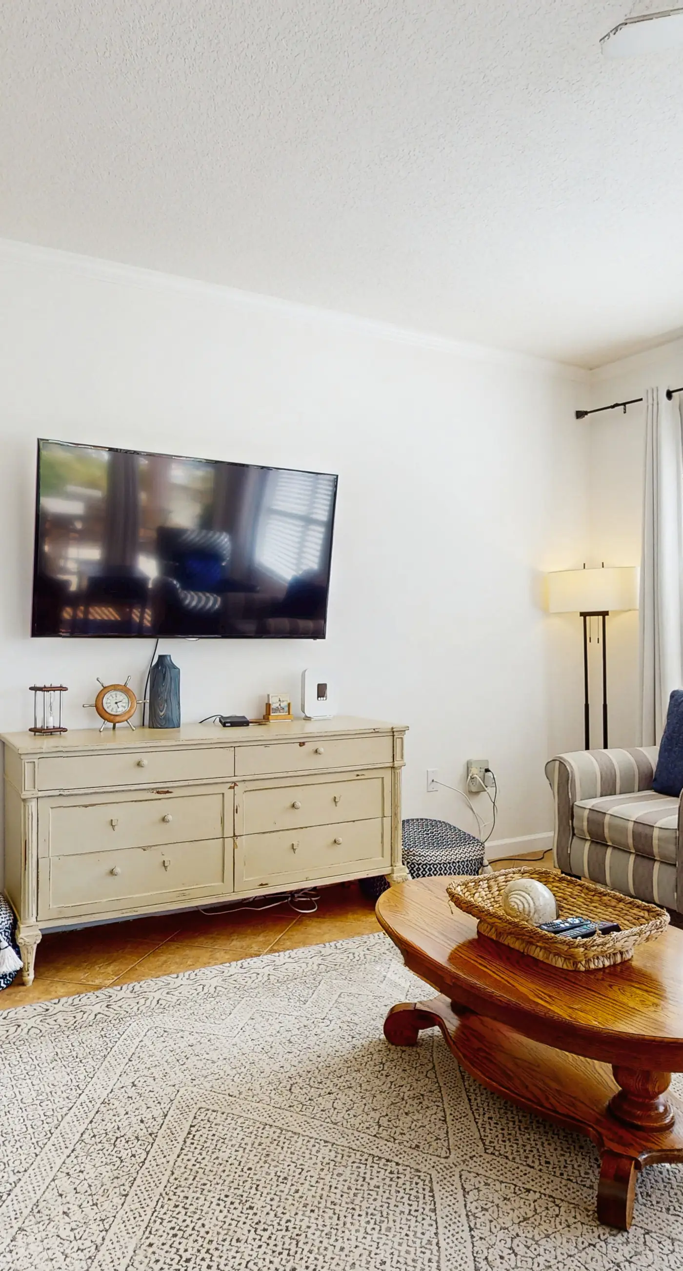 Comfortable ground floor condo with pool & hot tub access, W&D, WiFi, and AC