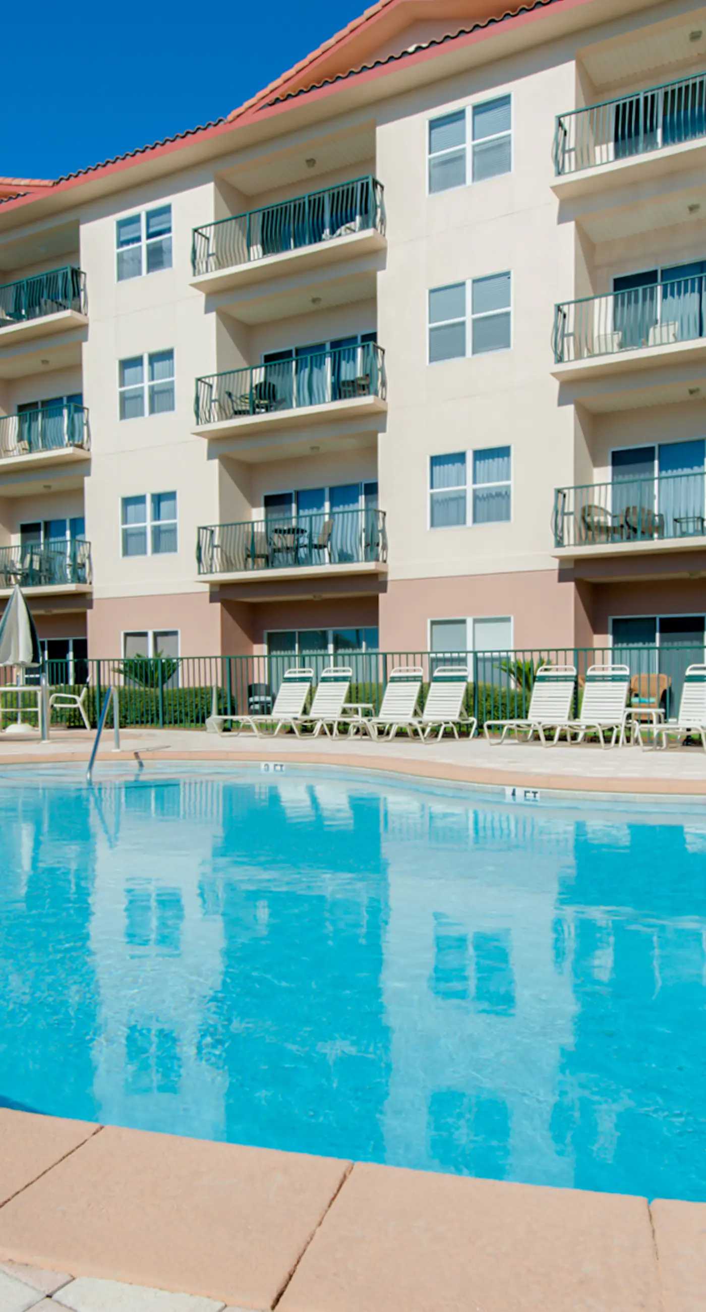 Comfortable ground floor condo with pool & hot tub access, W&D, WiFi, and AC