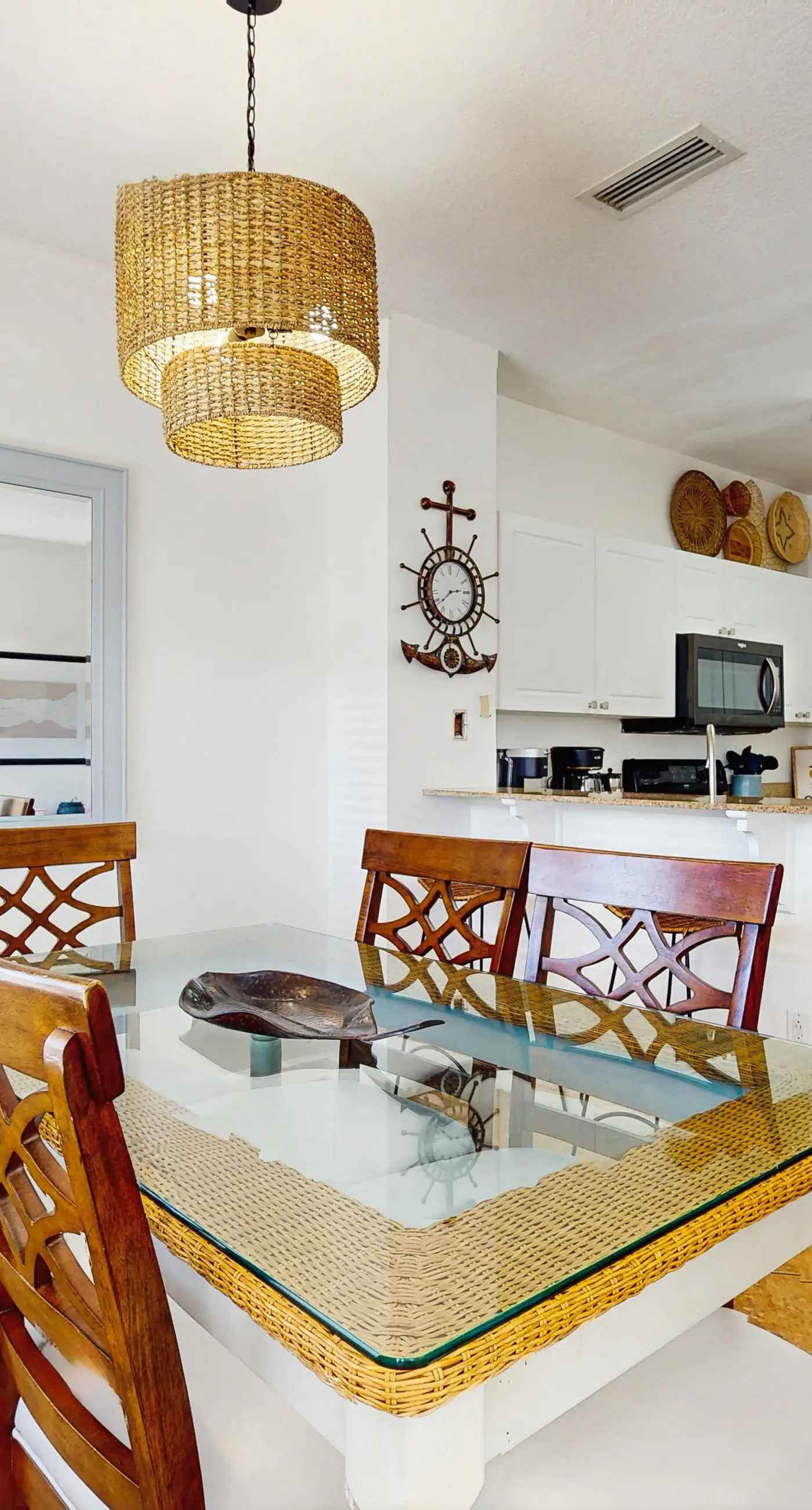 Comfortable ground floor condo with pool & hot tub access, W&D, WiFi, and AC