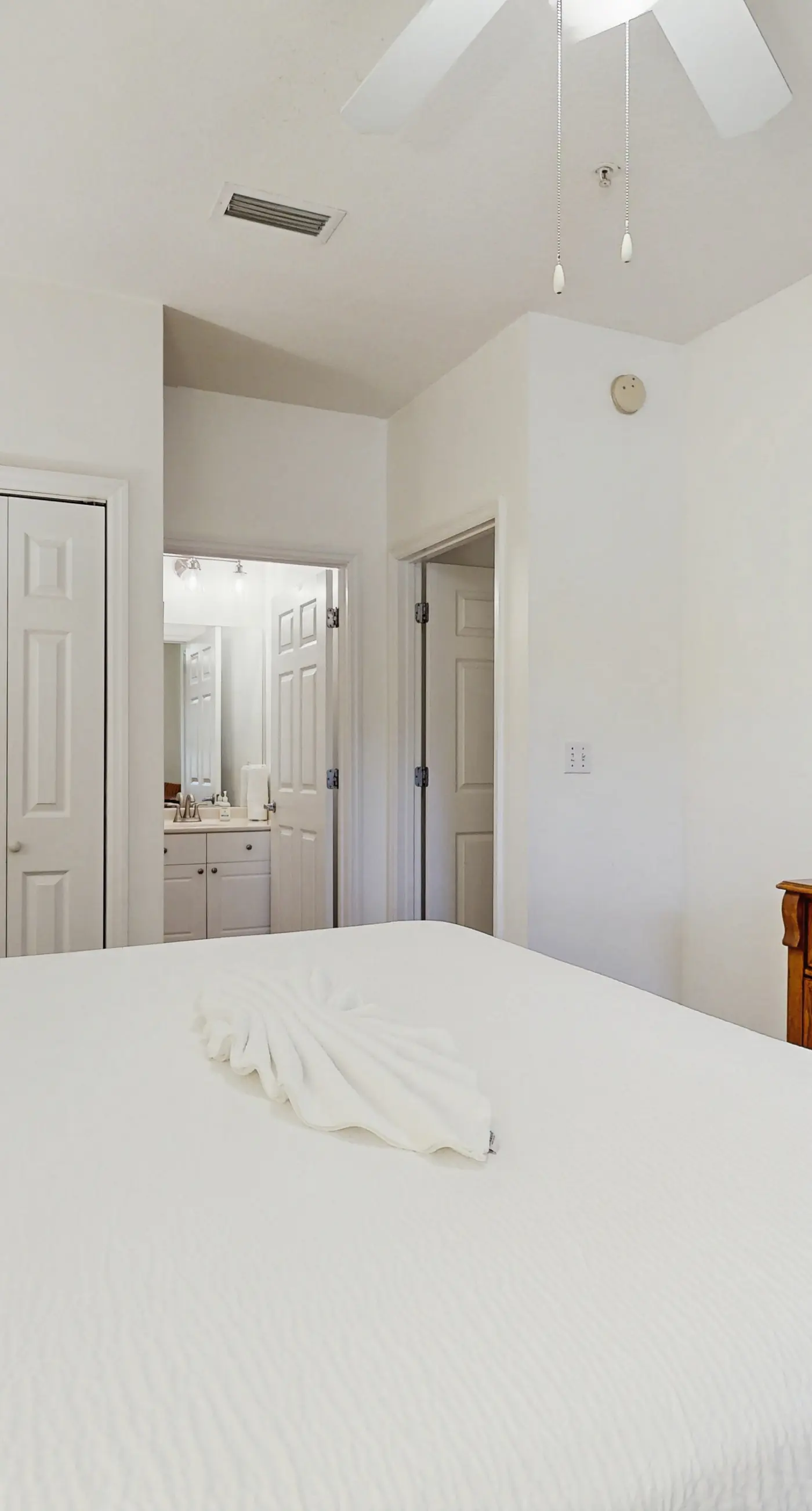 Comfortable ground floor condo with pool & hot tub access, W&D, WiFi, and AC