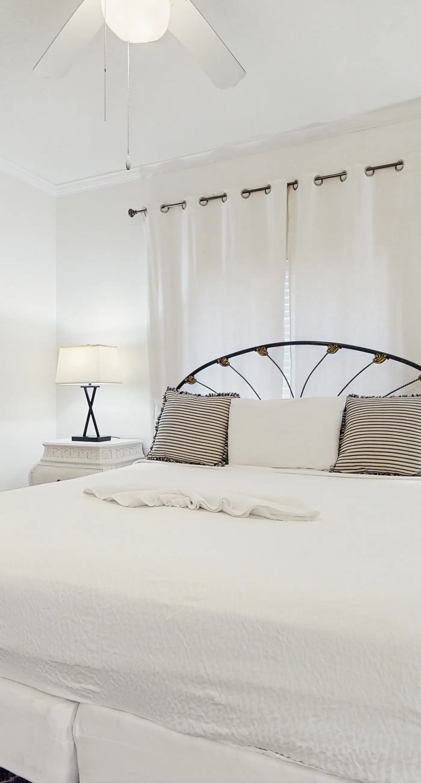 Comfortable ground floor condo with pool & hot tub access, W&D, WiFi, and AC