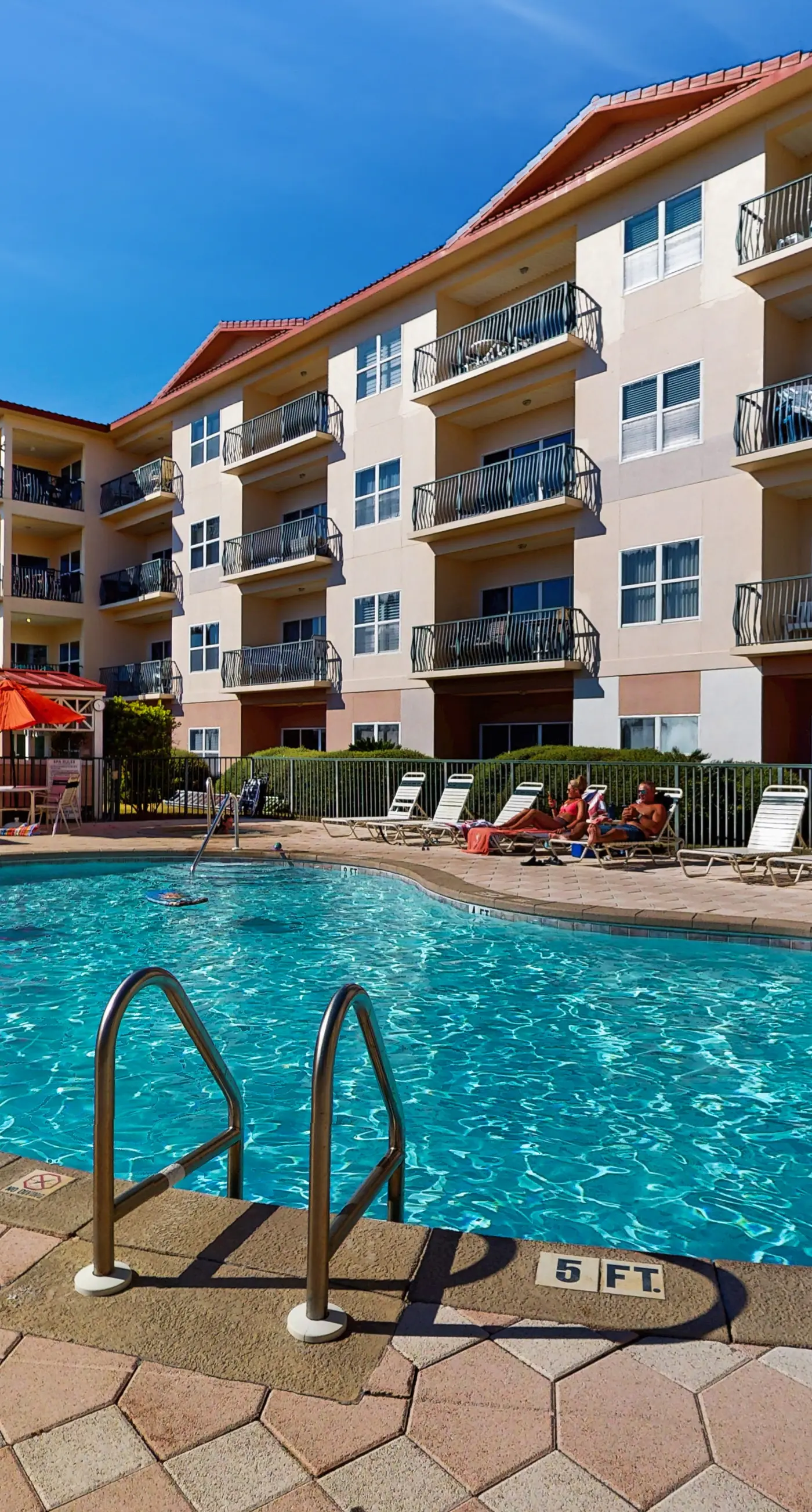 Comfortable ground floor condo with pool & hot tub access, W&D, WiFi, and AC