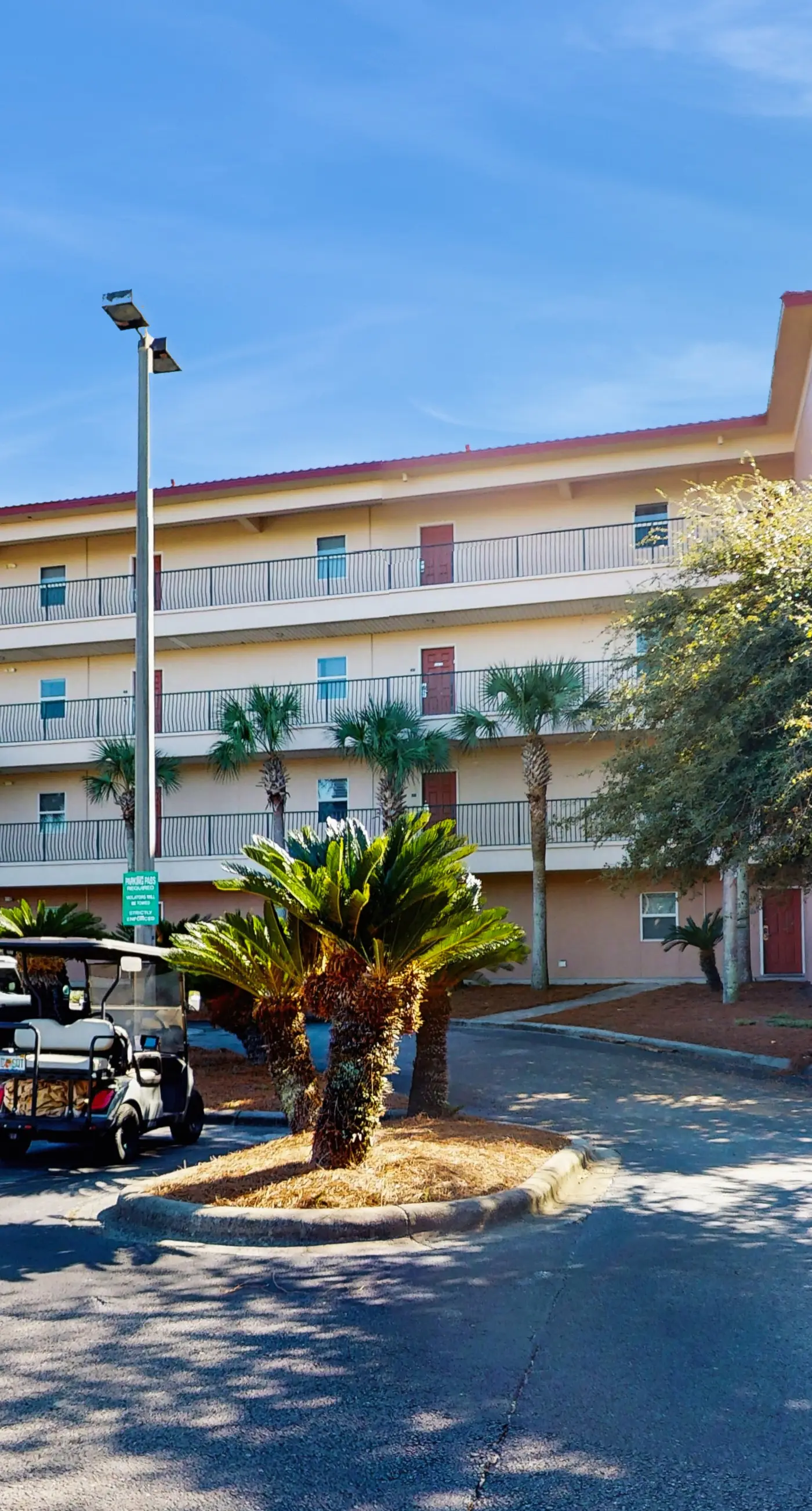 Comfortable ground floor condo with pool & hot tub access, W&D, WiFi, and AC