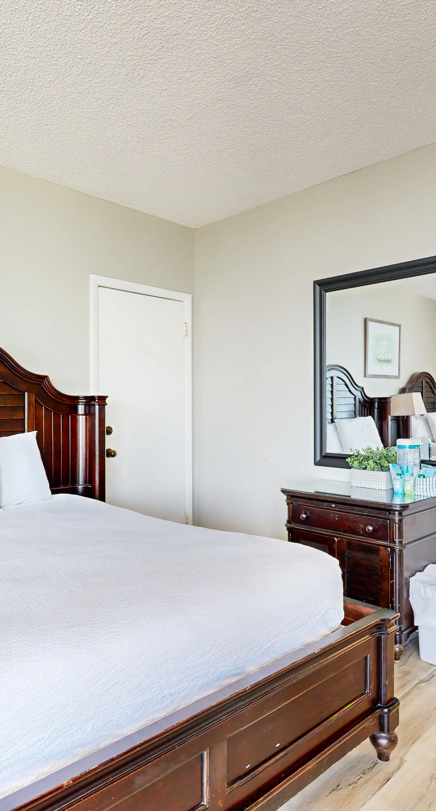 Cozy coastal condo with balcony, beach views, & resort pool