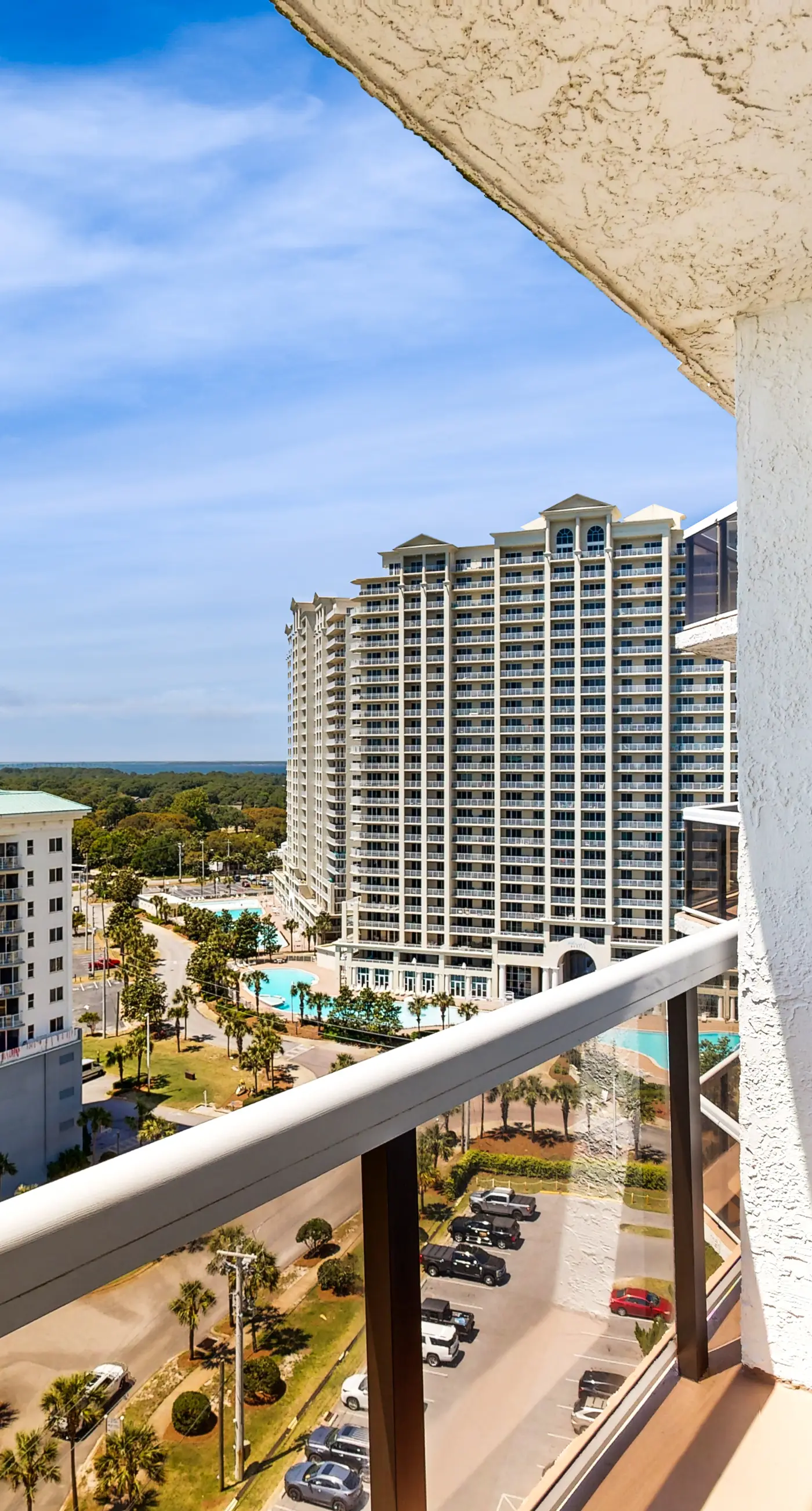 Cozy coastal condo with balcony, beach views, & resort pool