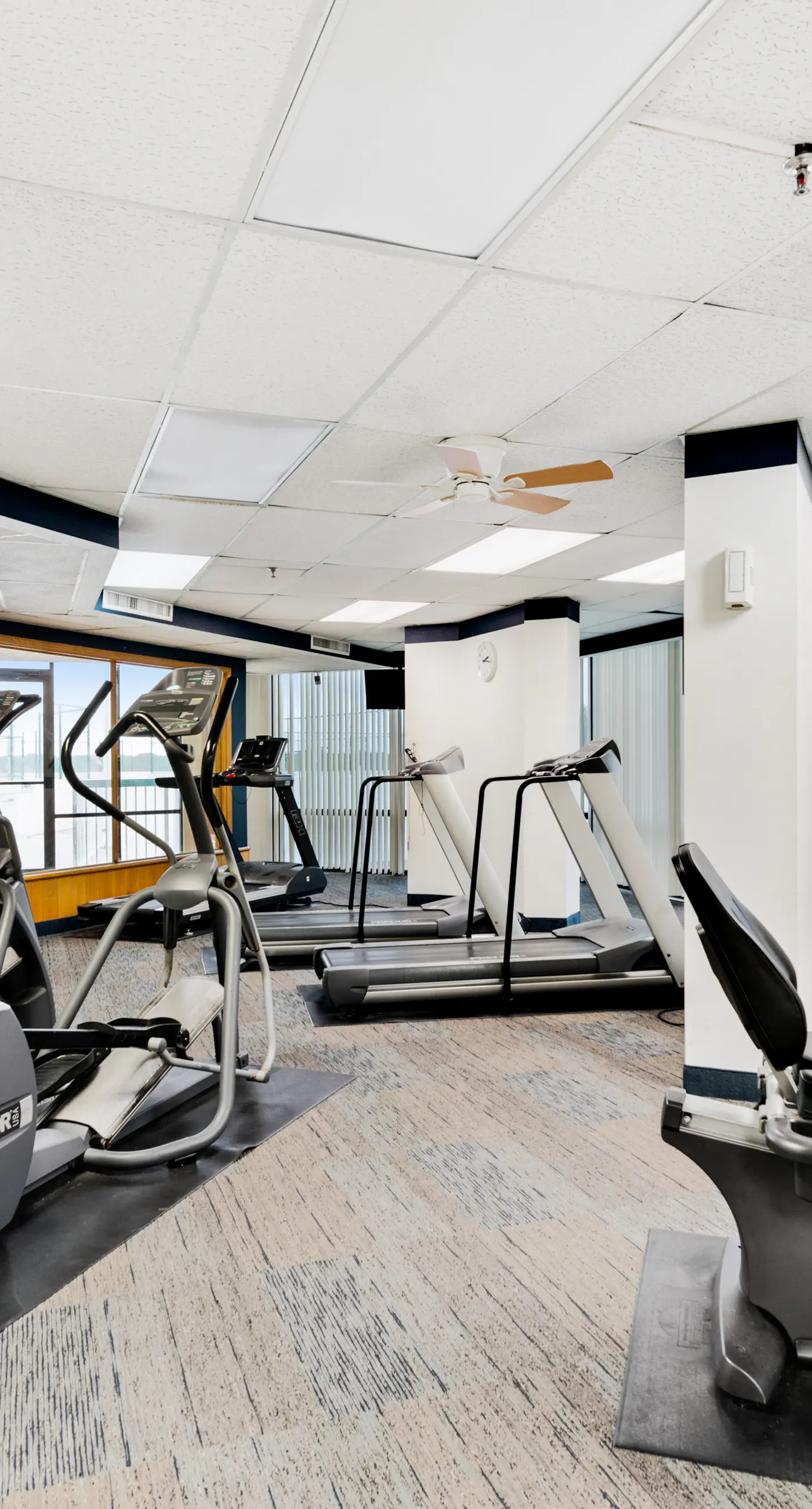 Cozy coastal condo with balcony, beach views, & resort pool