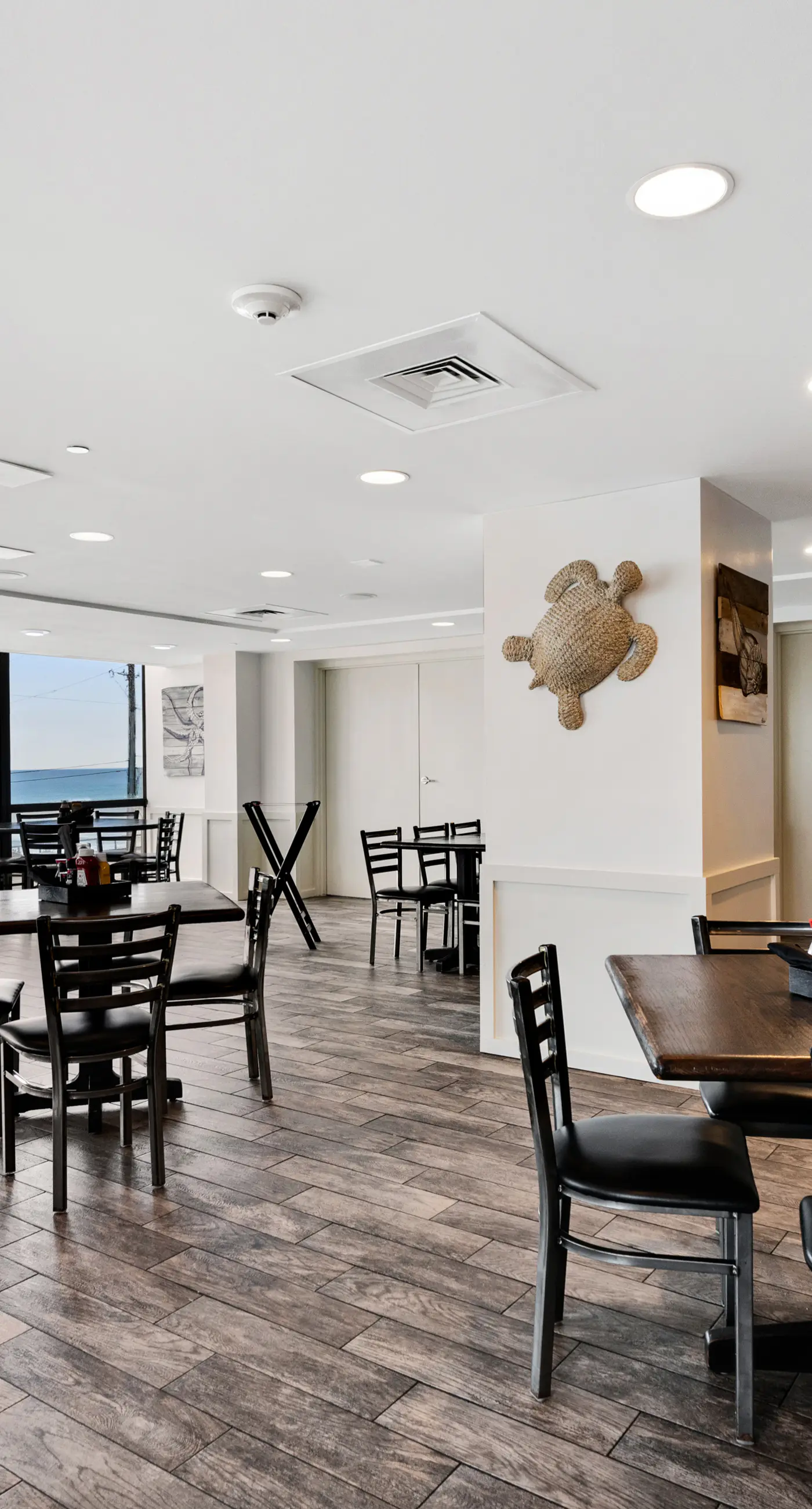 Cozy coastal condo with balcony, beach views, & resort pool