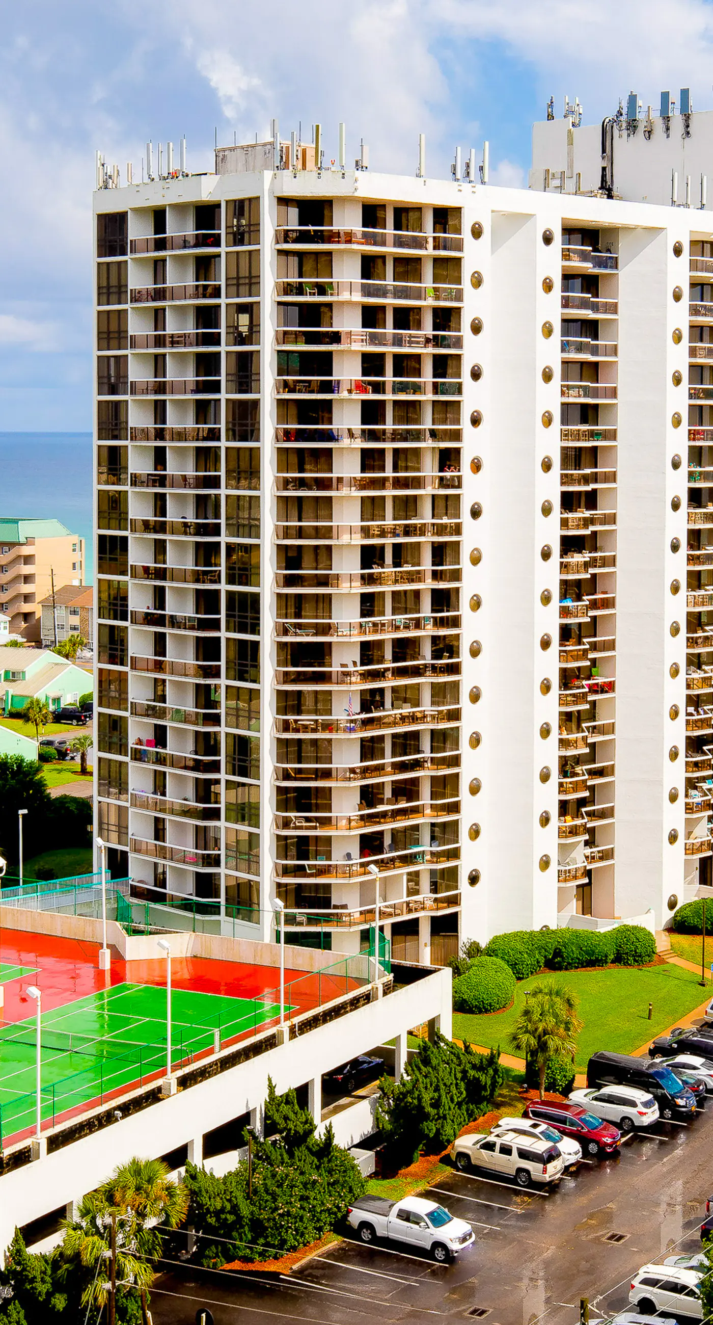 Cozy coastal condo with balcony, beach views, & resort pool