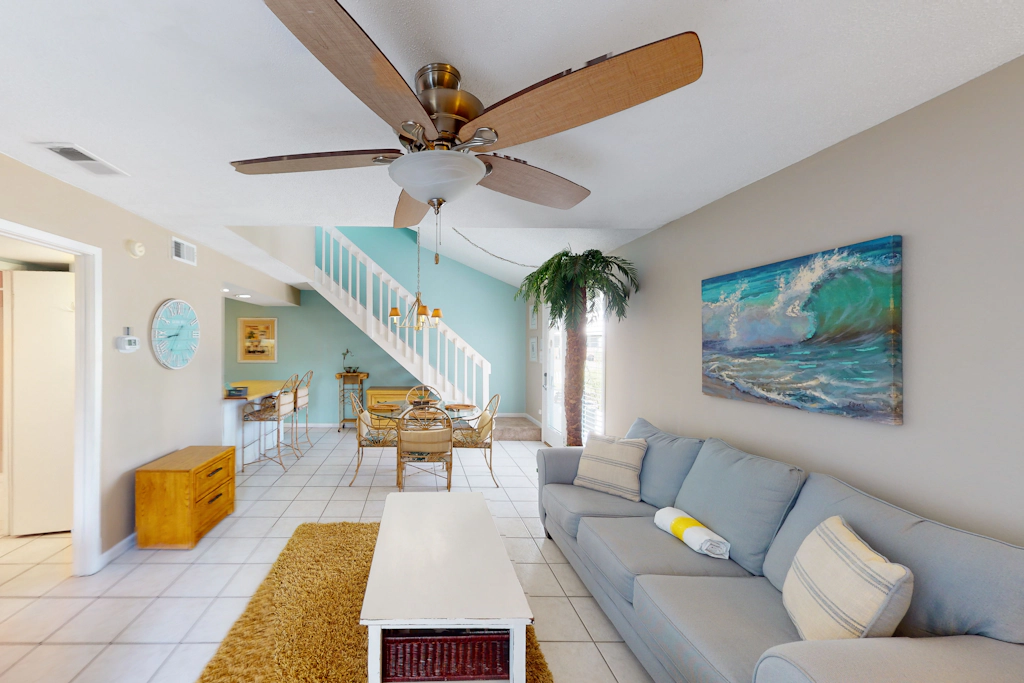 Quaint Miramar Beach home with loft, pool, patio, full kitchen, & washer/dryer
