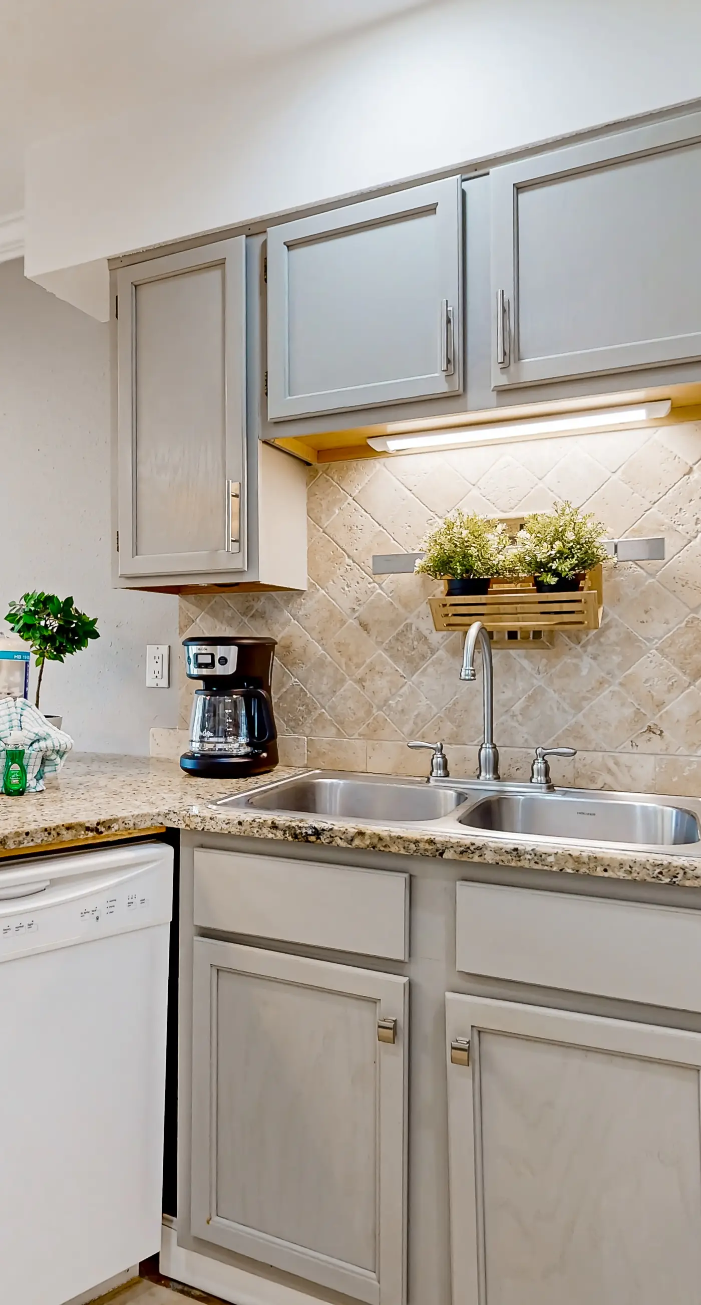 Ground-floor beach condo w/ a full kitchen, shared saltwater pool, & playground