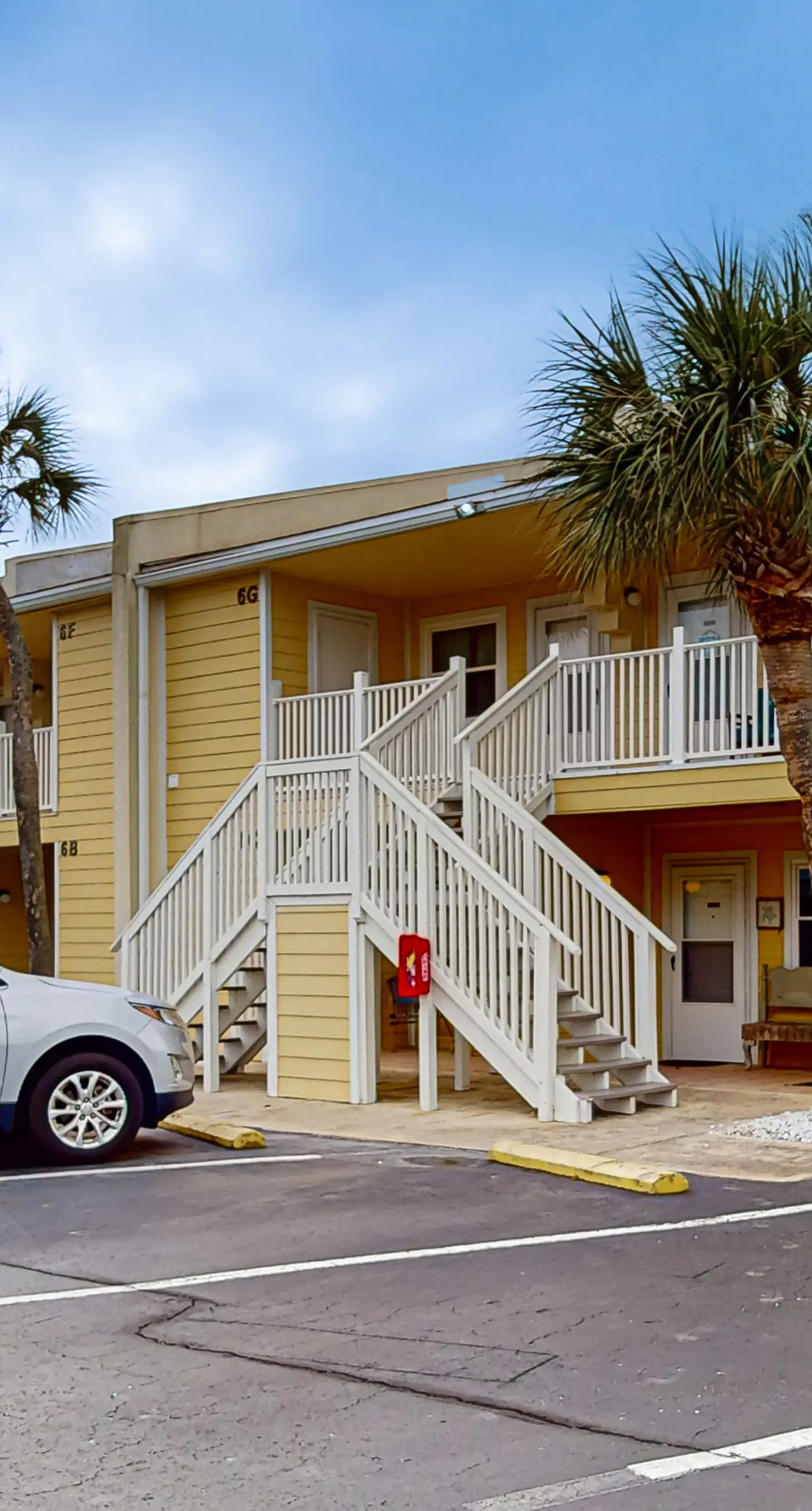 Ground-floor beach condo w/ a full kitchen, shared saltwater pool, & playground