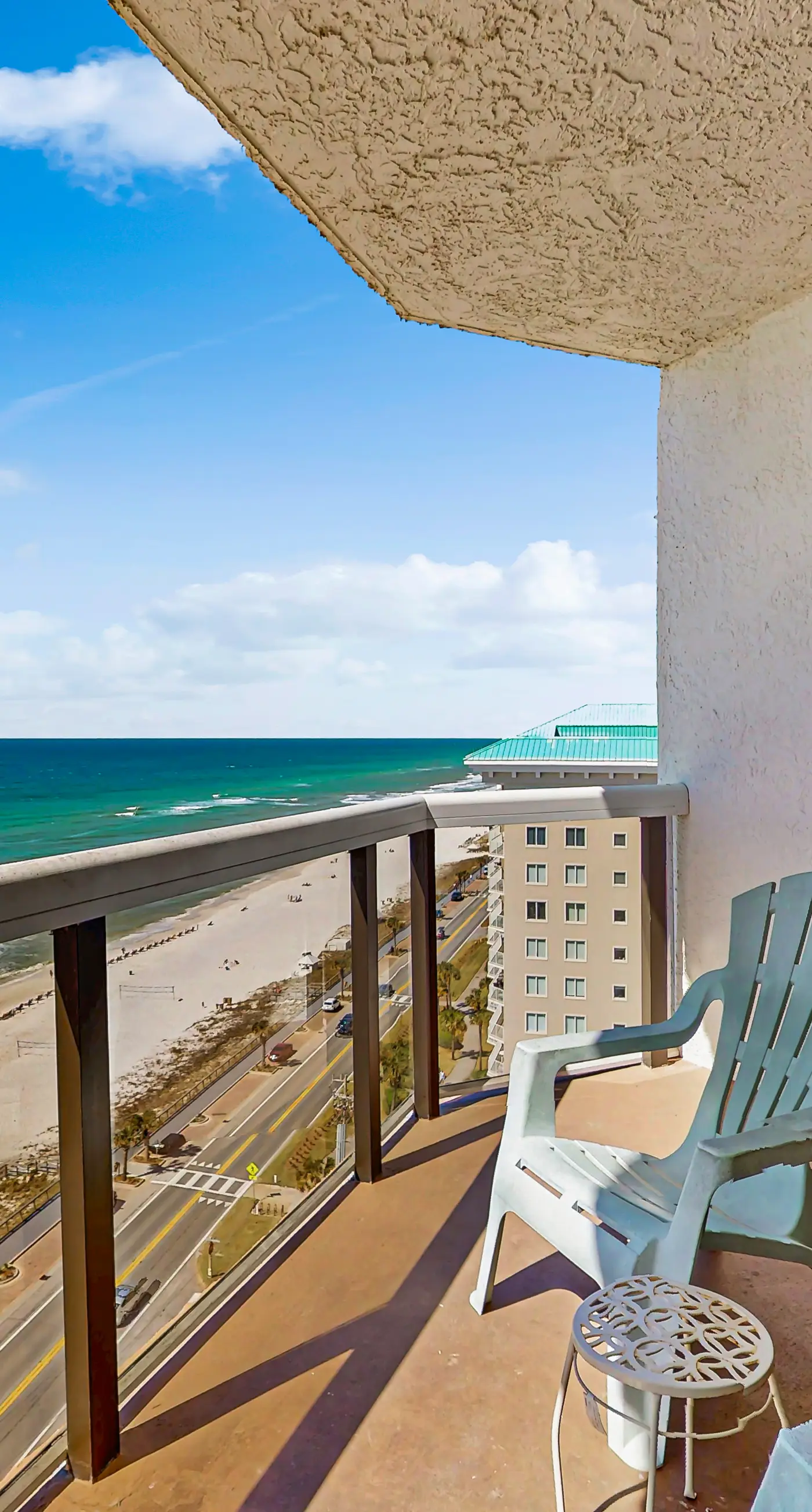 Beautiful resort studio with an amazing ocean view,  heated pool, hot tubs, & fitness center